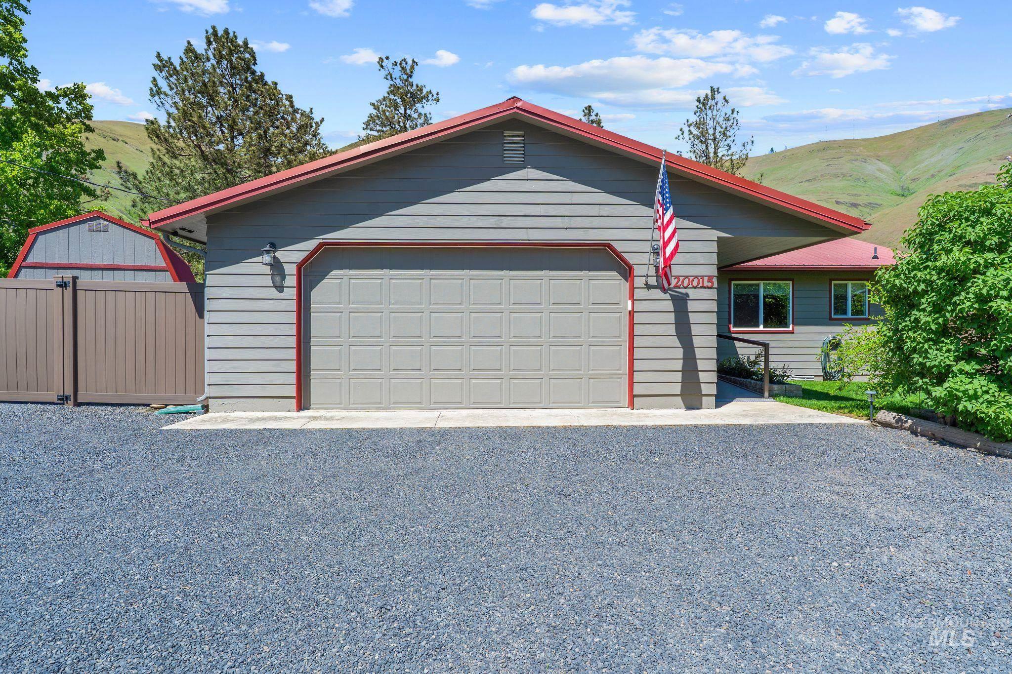 20015 Clark Street, Juliaetta, Idaho 83535, 3 Bedrooms, 2 Bathrooms, Residential For Sale, Price $625,000,MLS 98984687