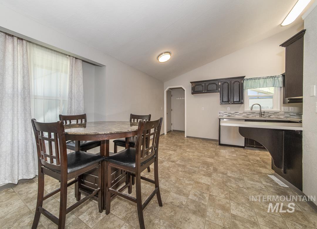 2906 Owyhee Ln, Caldwell, Idaho 83605, 3 Bedrooms, 2 Bathrooms, Residential For Sale, Price $354,900,MLS 98984692