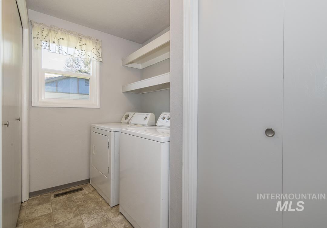 2906 Owyhee Ln, Caldwell, Idaho 83605, 3 Bedrooms, 2 Bathrooms, Residential For Sale, Price $354,900,MLS 98984692