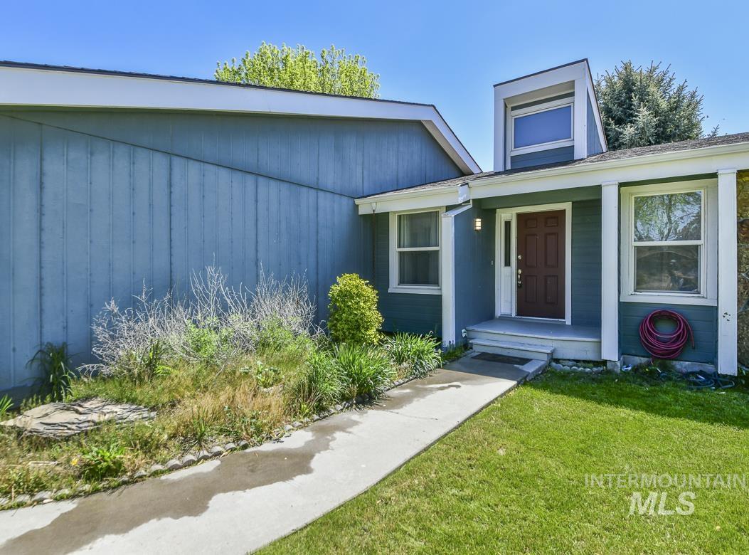 2906 Owyhee Ln, Caldwell, Idaho 83605, 3 Bedrooms, 2 Bathrooms, Residential For Sale, Price $354,900,MLS 98984692