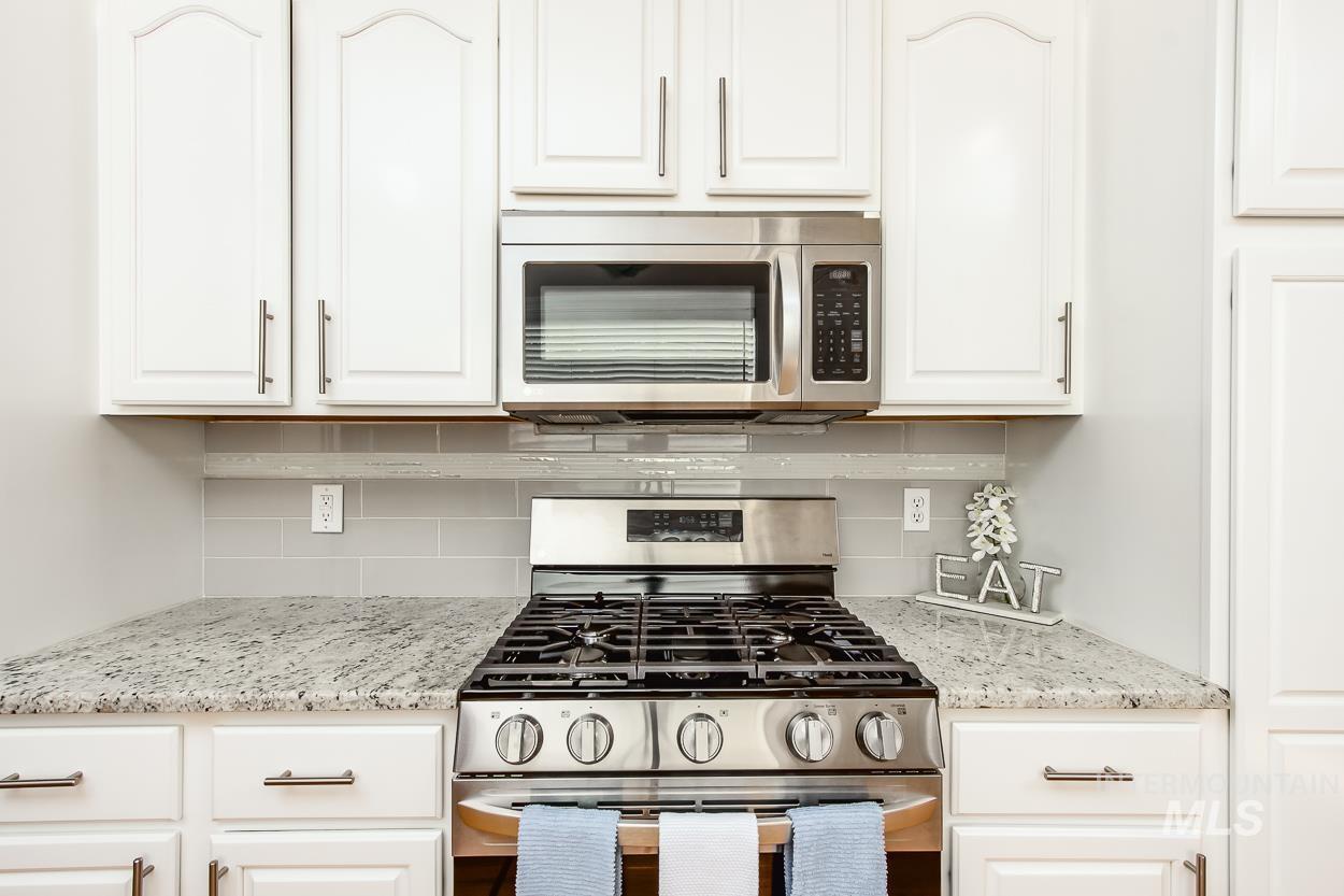 5674 N Heathrow Way, Boise, Idaho 83713, 3 Bedrooms, 2.5 Bathrooms, Residential For Sale, Price $575,000,MLS 98984694