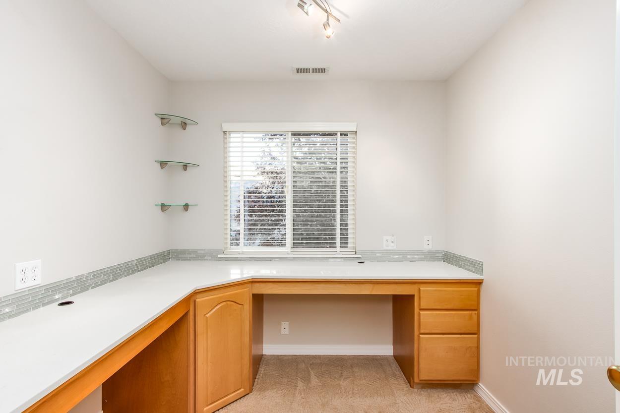 5674 N Heathrow Way, Boise, Idaho 83713, 3 Bedrooms, 2.5 Bathrooms, Residential For Sale, Price $575,000,MLS 98984694