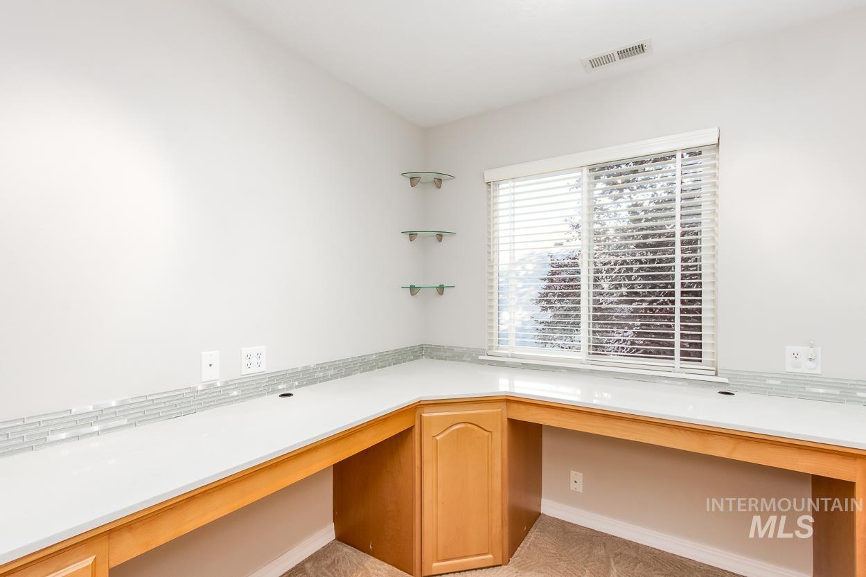 5674 N Heathrow Way, Boise, Idaho 83713, 3 Bedrooms, 2.5 Bathrooms, Residential For Sale, Price $575,000,MLS 98984694