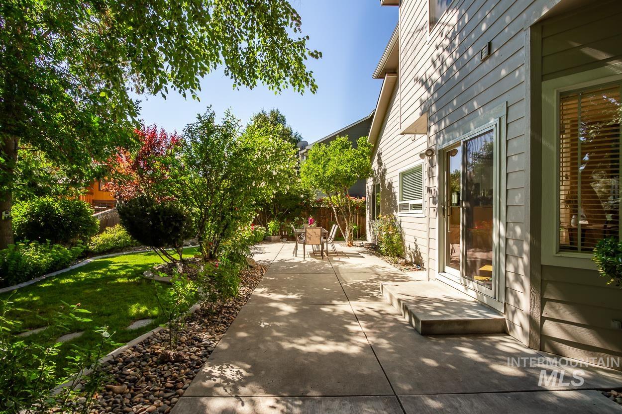 5674 N Heathrow Way, Boise, Idaho 83713, 3 Bedrooms, 2.5 Bathrooms, Residential For Sale, Price $575,000,MLS 98984694