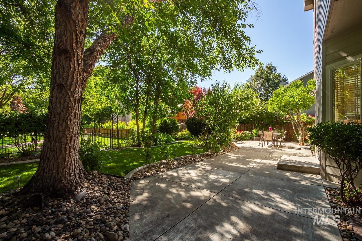 5674 N Heathrow Way, Boise, Idaho 83713, 3 Bedrooms, 2.5 Bathrooms, Residential For Sale, Price $575,000,MLS 98984694