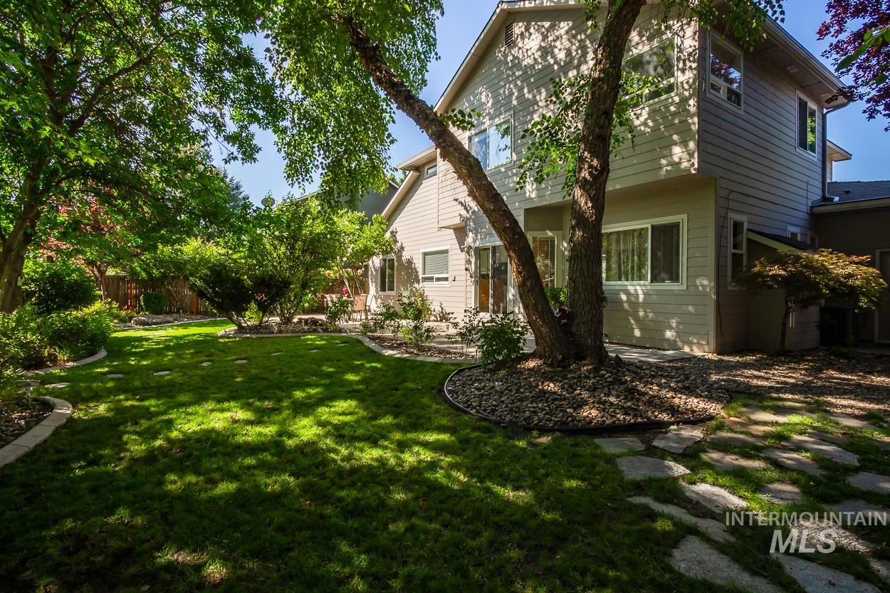 5674 N Heathrow Way, Boise, Idaho 83713, 3 Bedrooms, 2.5 Bathrooms, Residential For Sale, Price $575,000,MLS 98984694