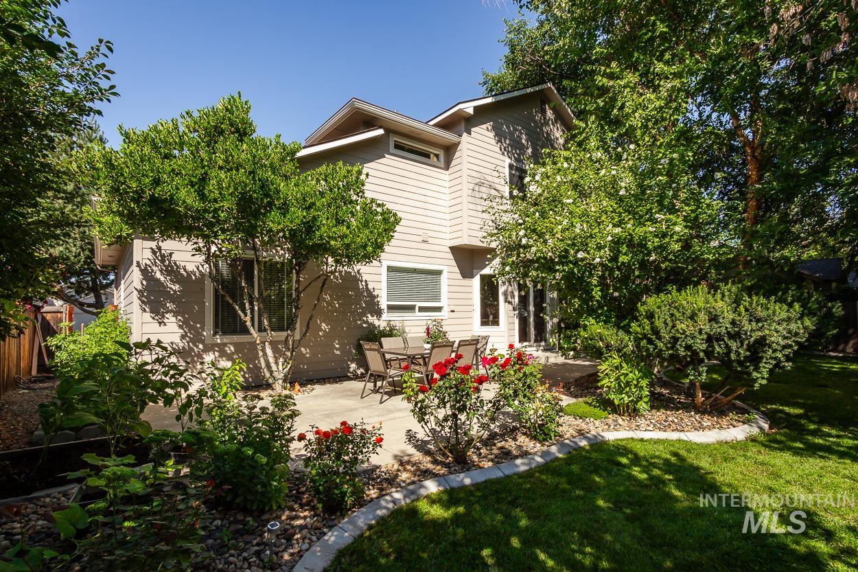 5674 N Heathrow Way, Boise, Idaho 83713, 3 Bedrooms, 2.5 Bathrooms, Residential For Sale, Price $575,000,MLS 98984694