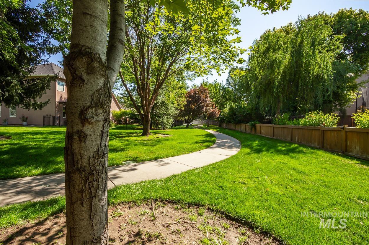 5674 N Heathrow Way, Boise, Idaho 83713, 3 Bedrooms, 2.5 Bathrooms, Residential For Sale, Price $575,000,MLS 98984694