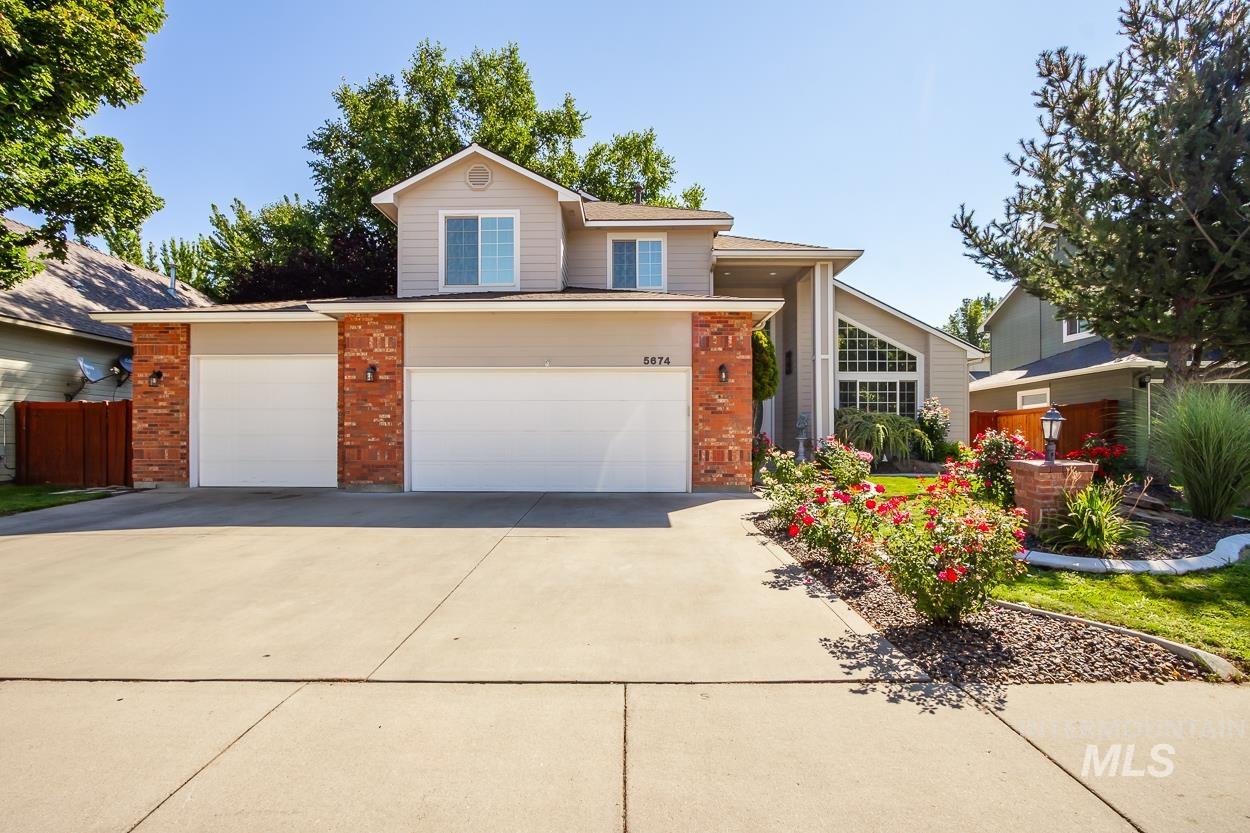 5674 N Heathrow Way, Boise, Idaho 83713, 3 Bedrooms, 2.5 Bathrooms, Residential For Sale, Price $575,000,MLS 98984694