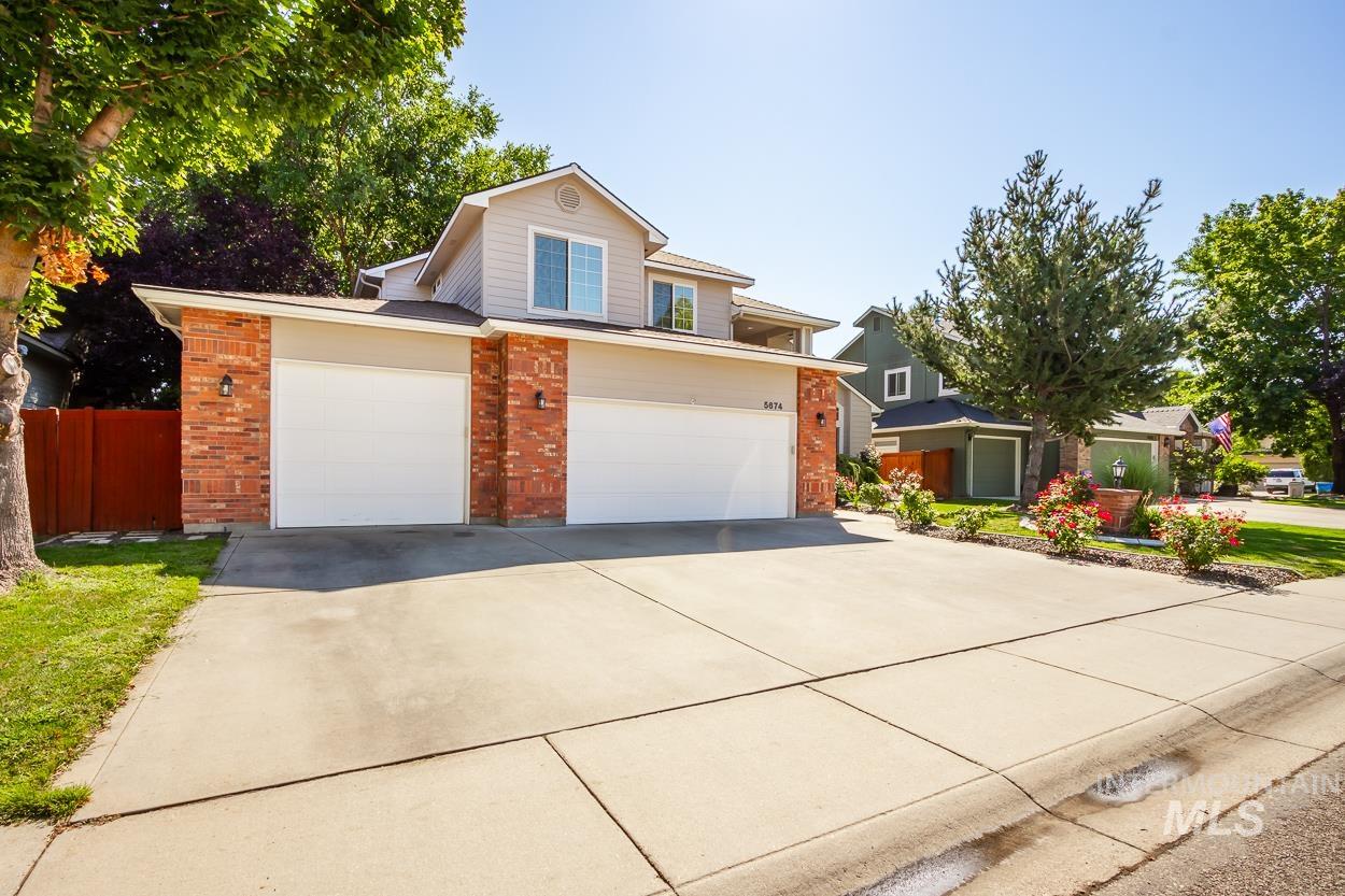 5674 N Heathrow Way, Boise, Idaho 83713, 3 Bedrooms, 2.5 Bathrooms, Residential For Sale, Price $575,000,MLS 98984694