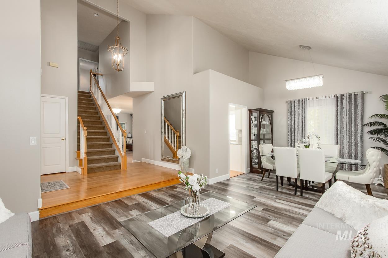5674 N Heathrow Way, Boise, Idaho 83713, 3 Bedrooms, 2.5 Bathrooms, Residential For Sale, Price $575,000,MLS 98984694