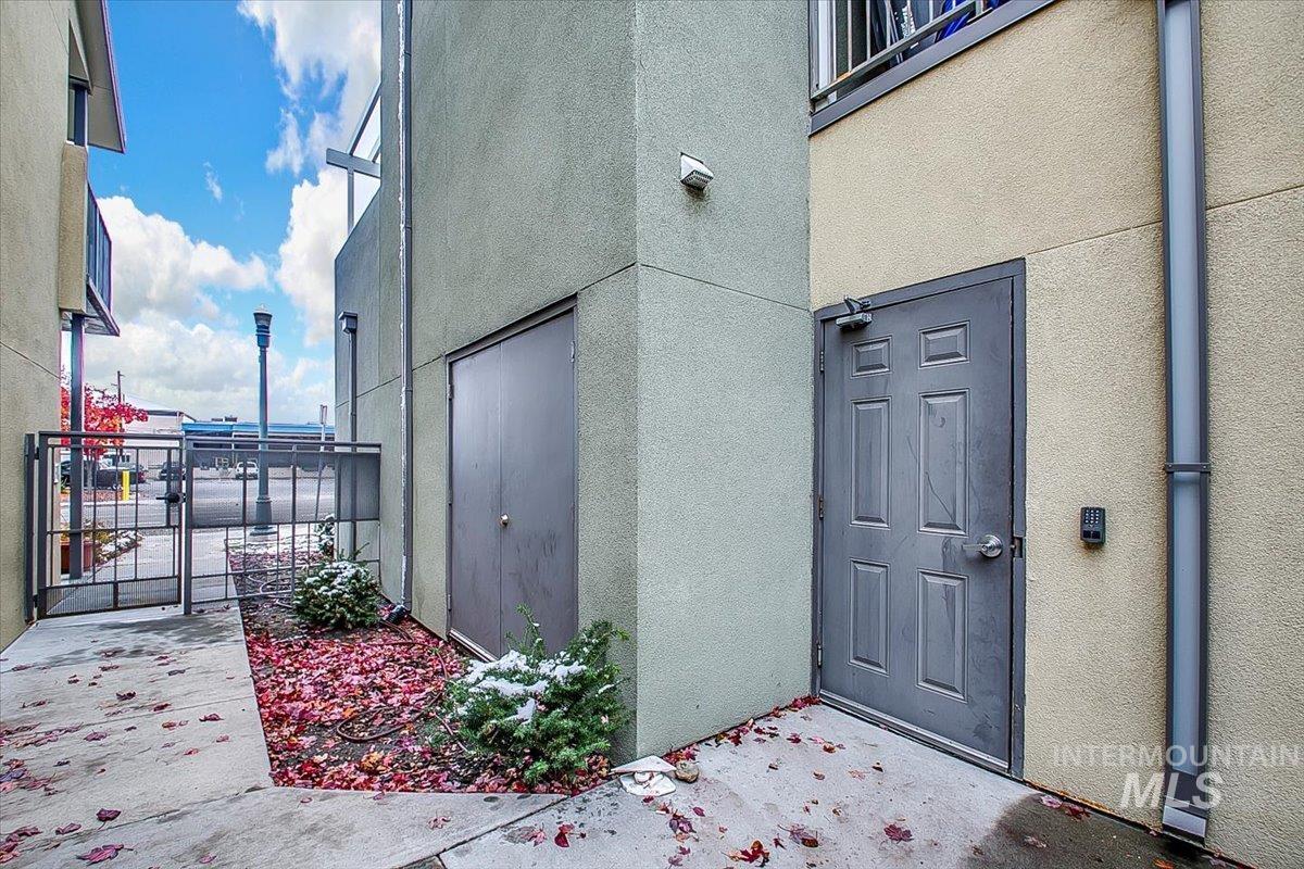 1463 W Grand Ave, Boise, Idaho 83702, 2 Bedrooms, 1 Bathroom, Residential For Sale, Price $384,900,MLS 98984695
