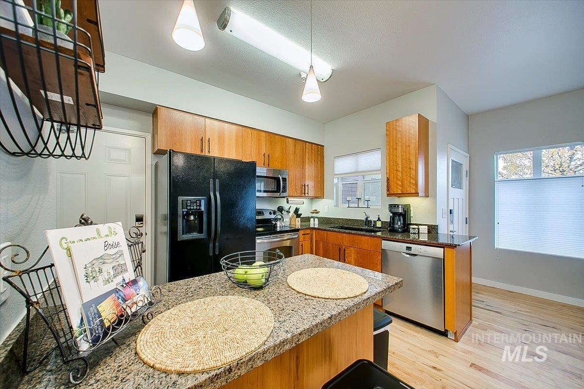 1463 W Grand Ave, Boise, Idaho 83702, 2 Bedrooms, 1 Bathroom, Residential For Sale, Price $384,900,MLS 98984696