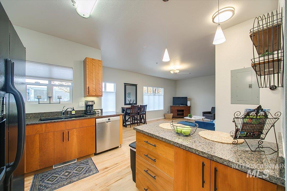 1463 W Grand Ave, Boise, Idaho 83702, 2 Bedrooms, 1 Bathroom, Residential For Sale, Price $384,900,MLS 98984696