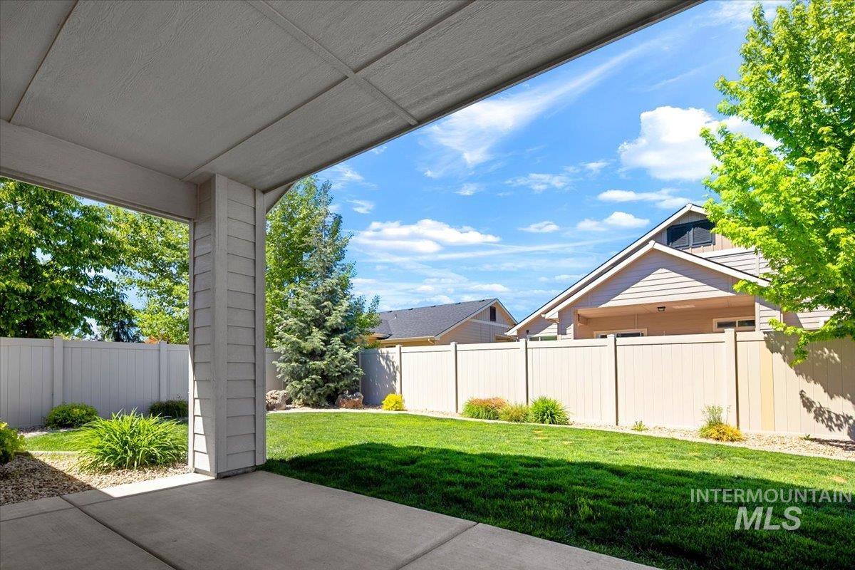 5850 W Rotherham Dr., Eagle, Idaho 83616, 4 Bedrooms, 2.5 Bathrooms, Residential For Sale, Price $635,000,MLS 98984703