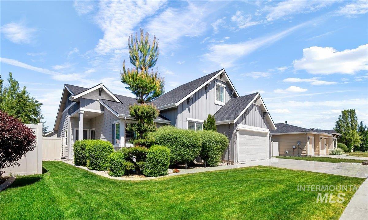 5850 W Rotherham Dr., Eagle, Idaho 83616, 4 Bedrooms, 2.5 Bathrooms, Residential For Sale, Price $635,000,MLS 98984703