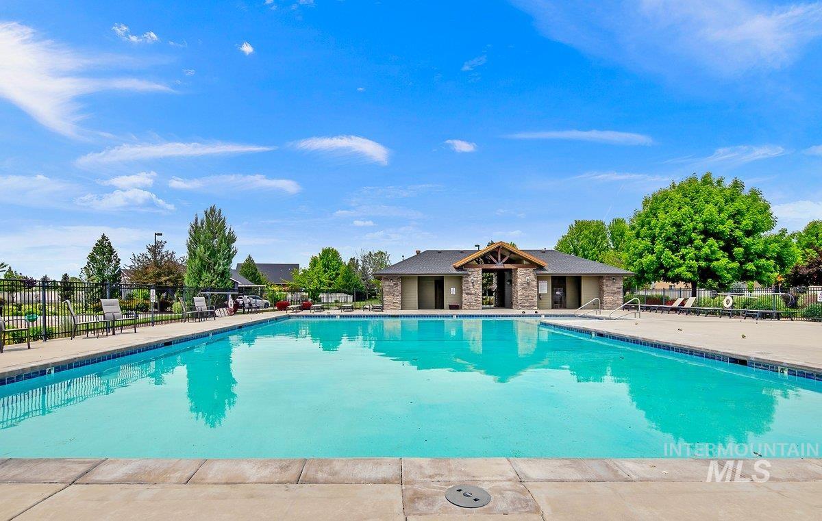 5850 W Rotherham Dr., Eagle, Idaho 83616, 4 Bedrooms, 2.5 Bathrooms, Residential For Sale, Price $635,000,MLS 98984703