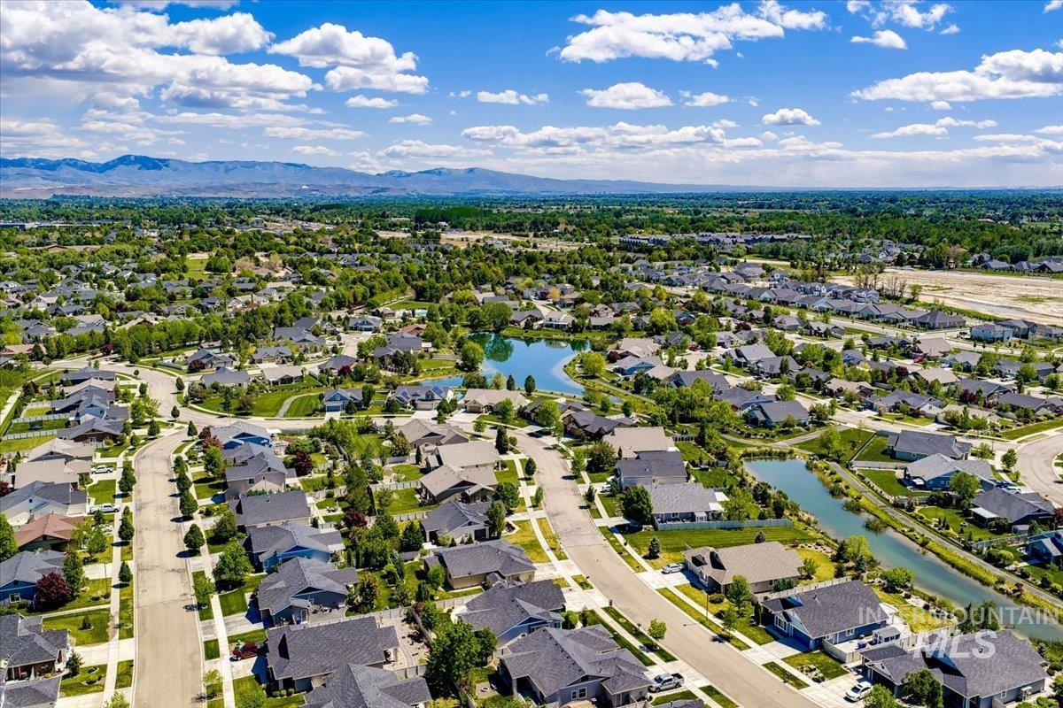 5850 W Rotherham Dr., Eagle, Idaho 83616, 4 Bedrooms, 2.5 Bathrooms, Residential For Sale, Price $635,000,MLS 98984703