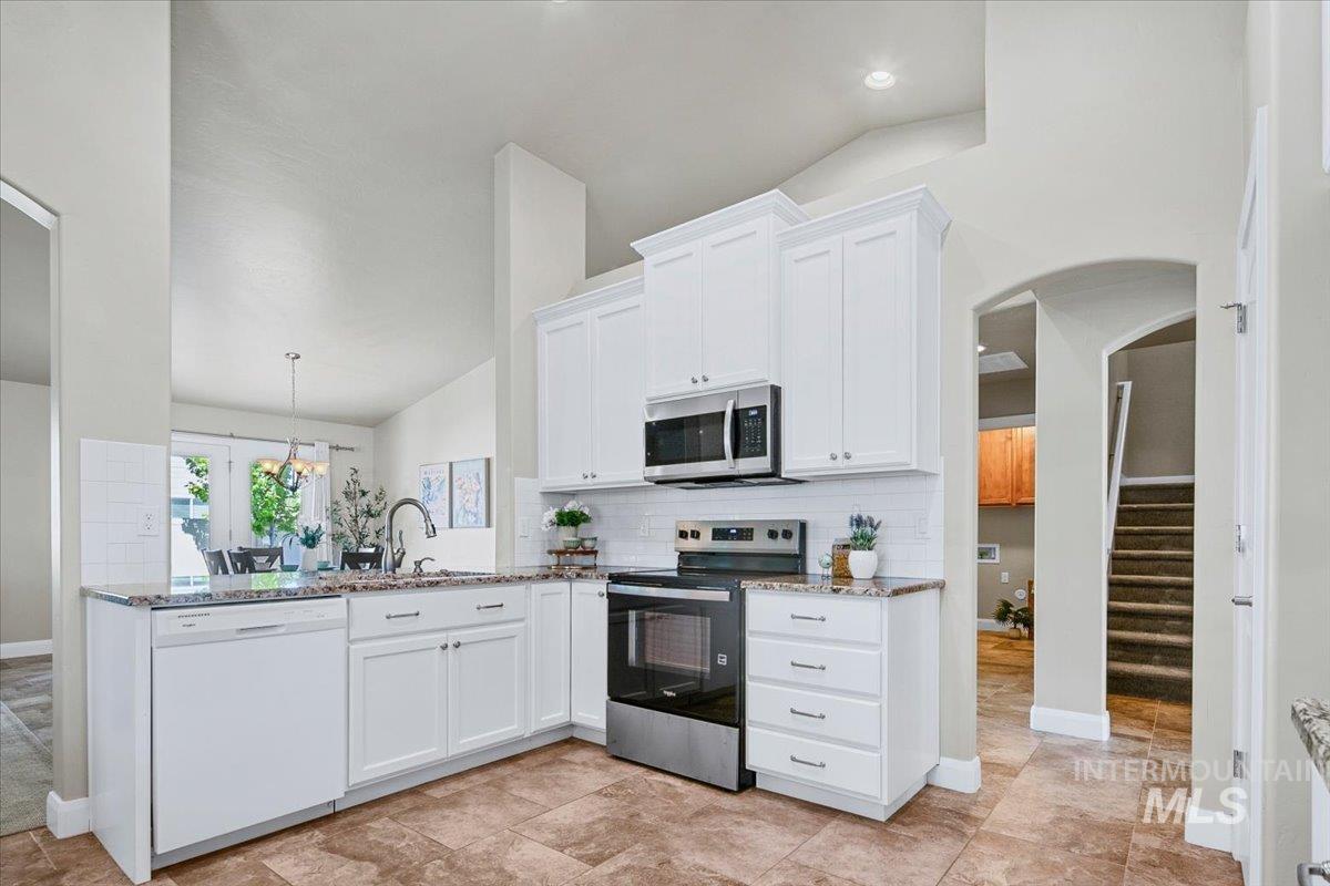 5850 W Rotherham Dr., Eagle, Idaho 83616, 4 Bedrooms, 2.5 Bathrooms, Residential For Sale, Price $635,000,MLS 98984703