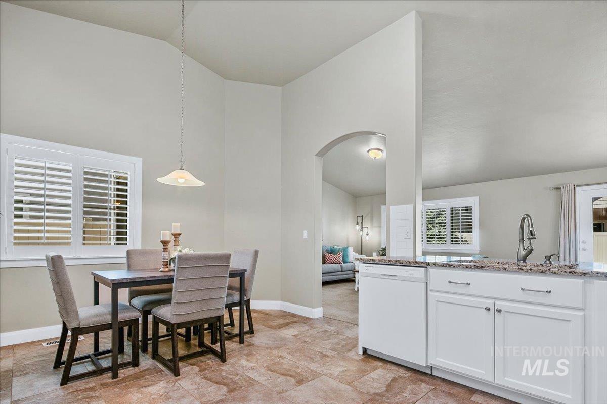 5850 W Rotherham Dr., Eagle, Idaho 83616, 4 Bedrooms, 2.5 Bathrooms, Residential For Sale, Price $635,000,MLS 98984703