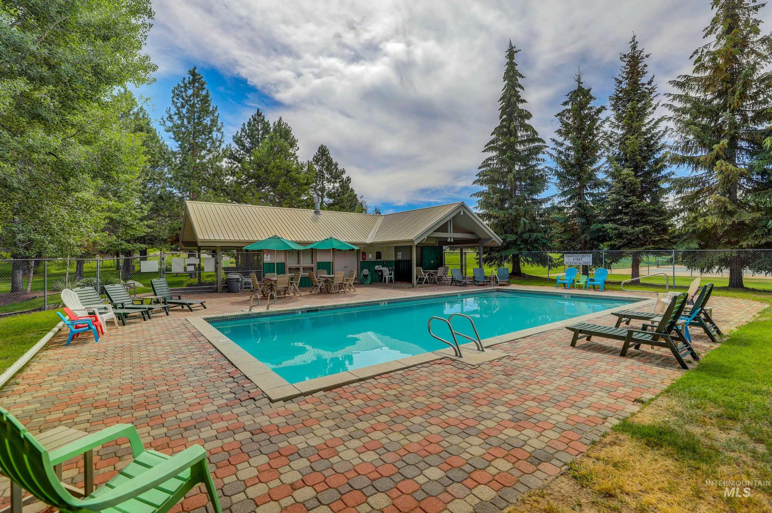 628 Woodlands Dr, McCall, Idaho 83638, 2 Bedrooms, 2 Bathrooms, Residential For Sale, Price $699,000, 98984704