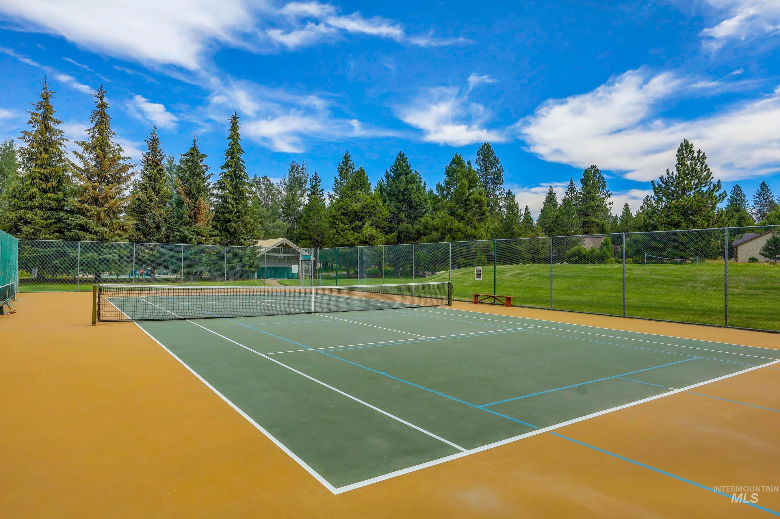 628 Woodlands Dr, McCall, Idaho 83638, 2 Bedrooms, 2 Bathrooms, Residential For Sale, Price $699,000, 98984704