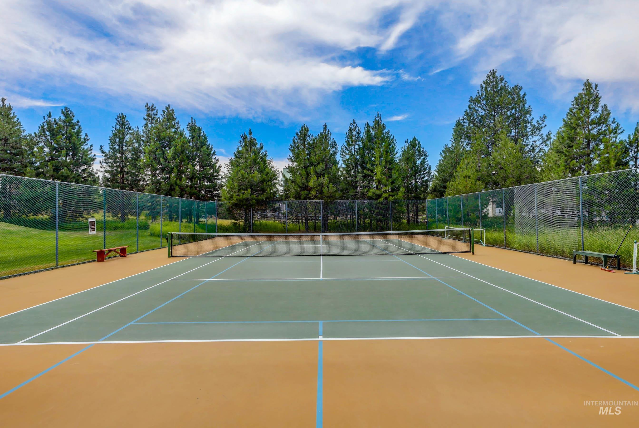 628 Woodlands Dr, McCall, Idaho 83638, 2 Bedrooms, 2 Bathrooms, Residential For Sale, Price $699,000, 98984704