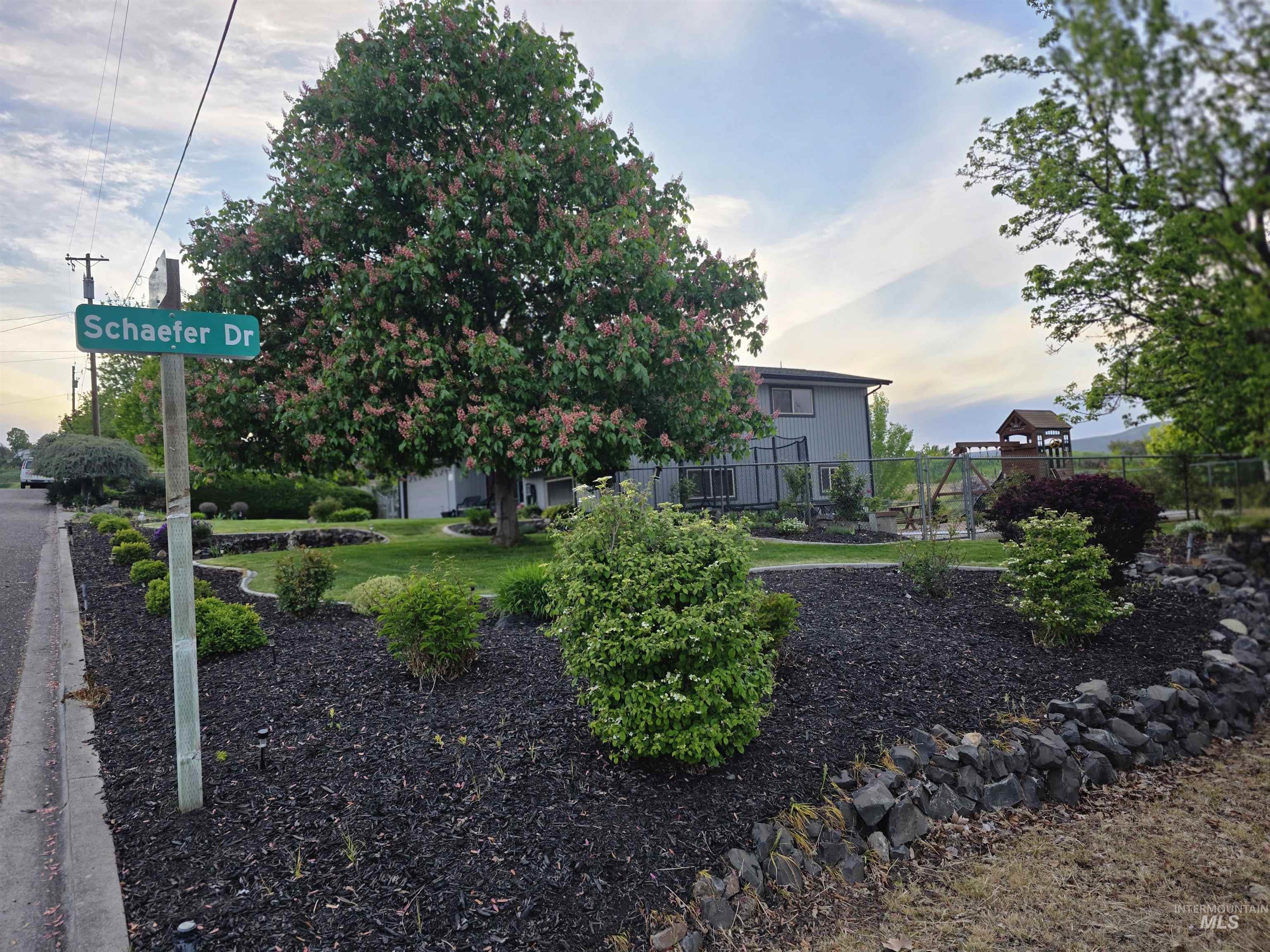 1206 21st Ave, Clarkston, Washington 99403, 3 Bedrooms, 2 Bathrooms, Residential For Sale, Price $430,000, 98984706