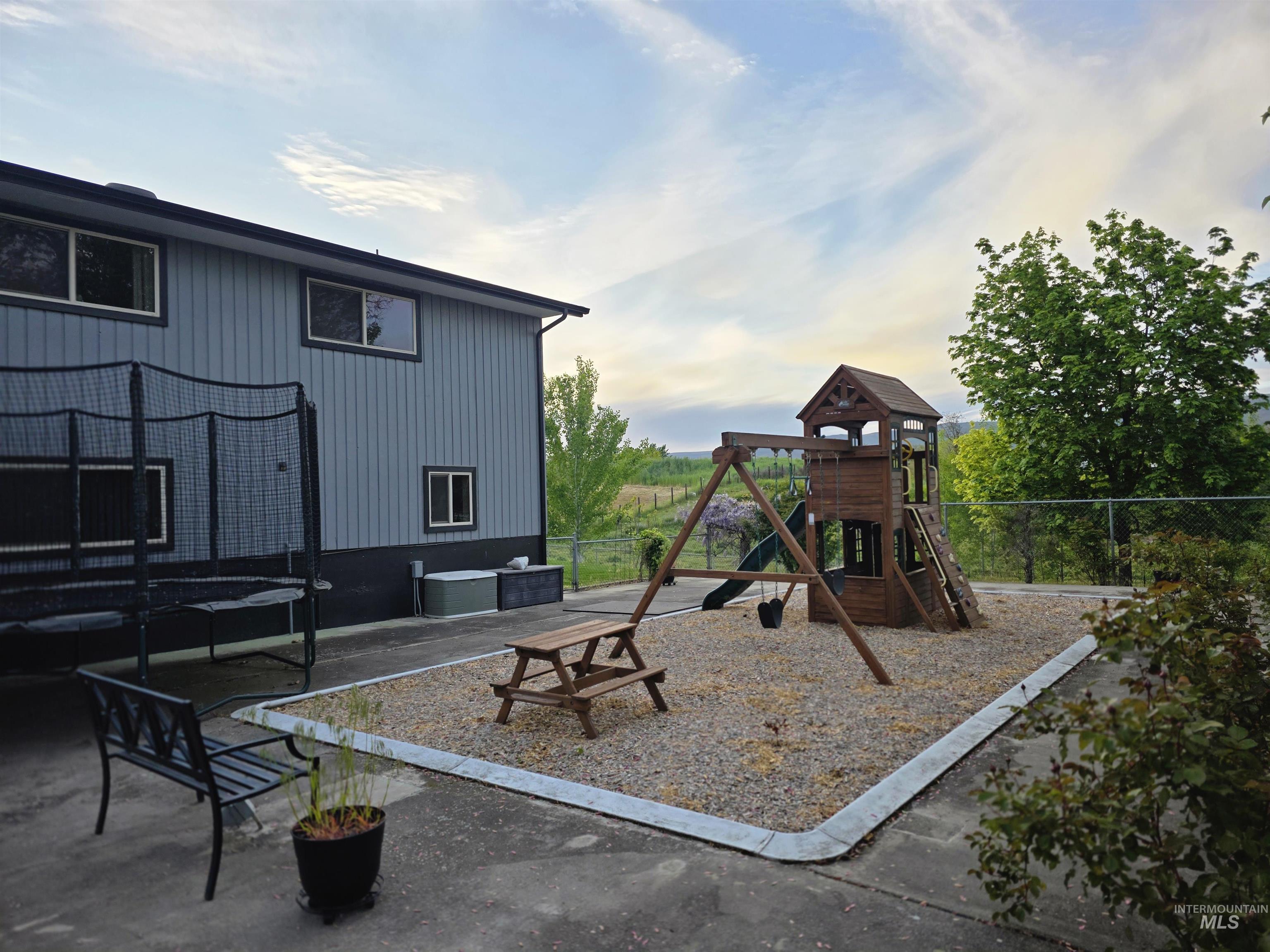 1206 21st Ave, Clarkston, Washington 99403, 3 Bedrooms, 2 Bathrooms, Residential For Sale, Price $430,000, 98984706