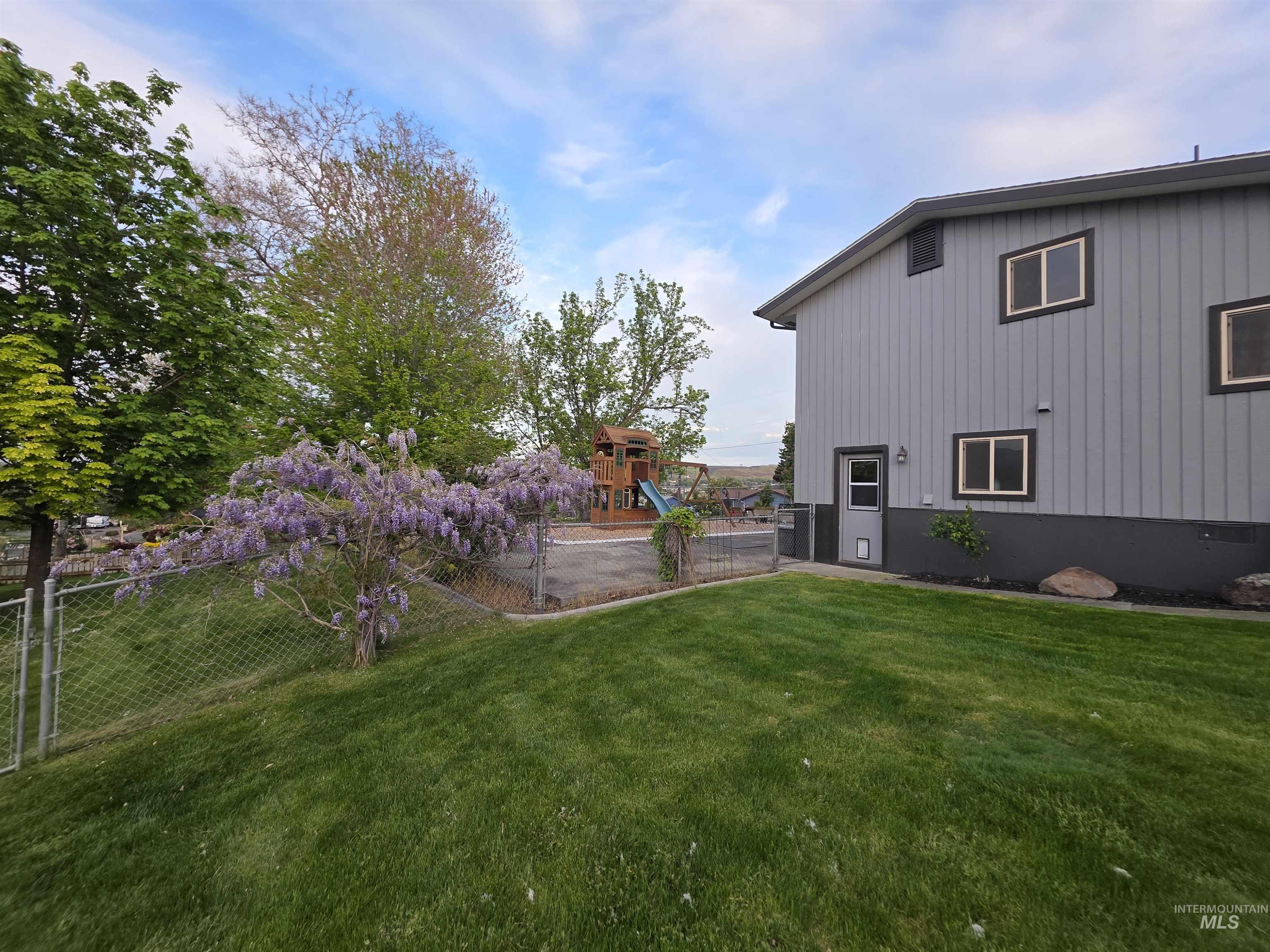 1206 21st Ave, Clarkston, Washington 99403, 3 Bedrooms, 2 Bathrooms, Residential For Sale, Price $430,000, 98984706