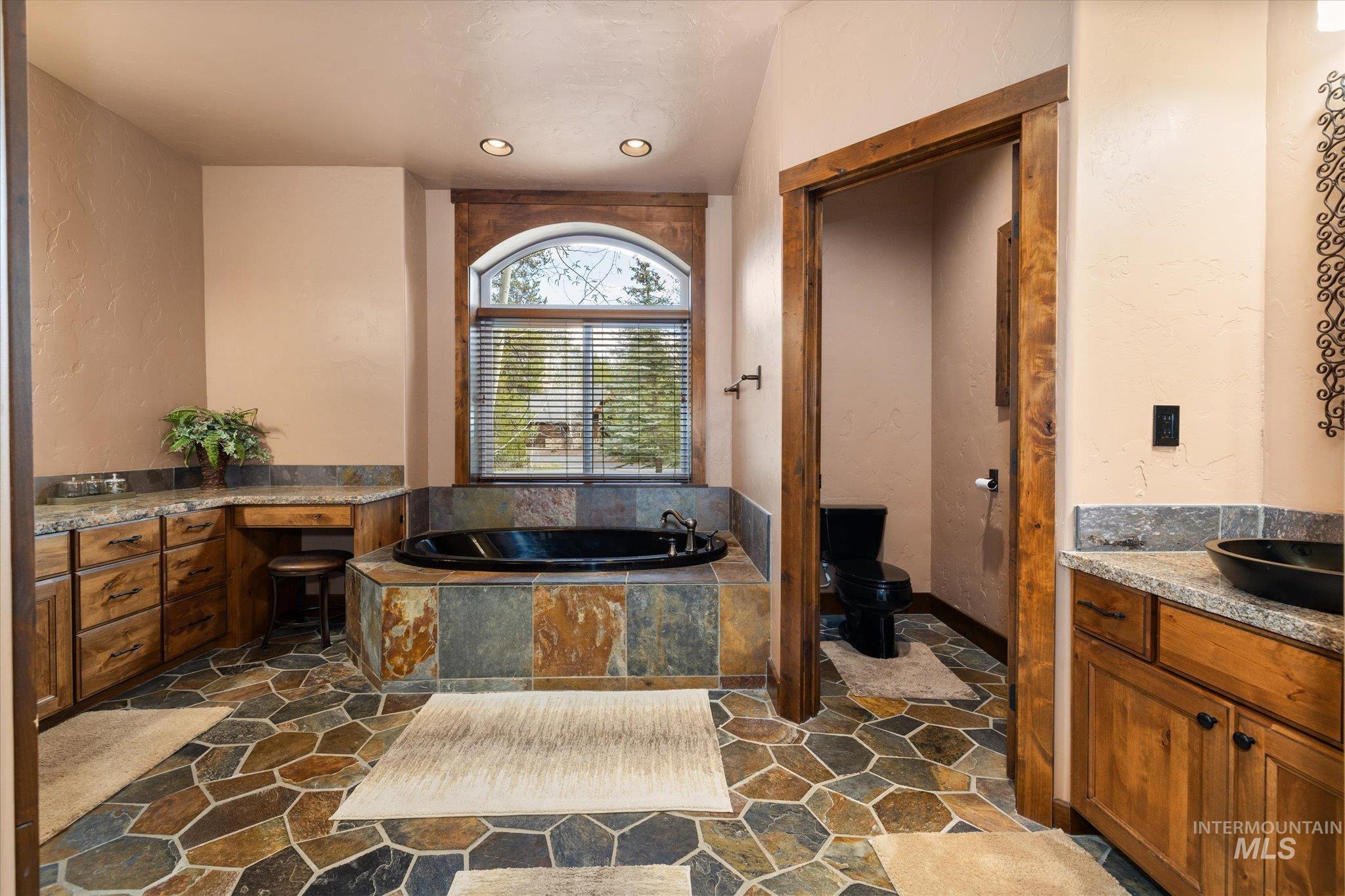 14 POINTE AT GOLDFORK CT, Donnelly, Idaho 83615, 4 Bedrooms, 4.5 Bathrooms, Residential For Sale, Price $1,722,000, 98984708