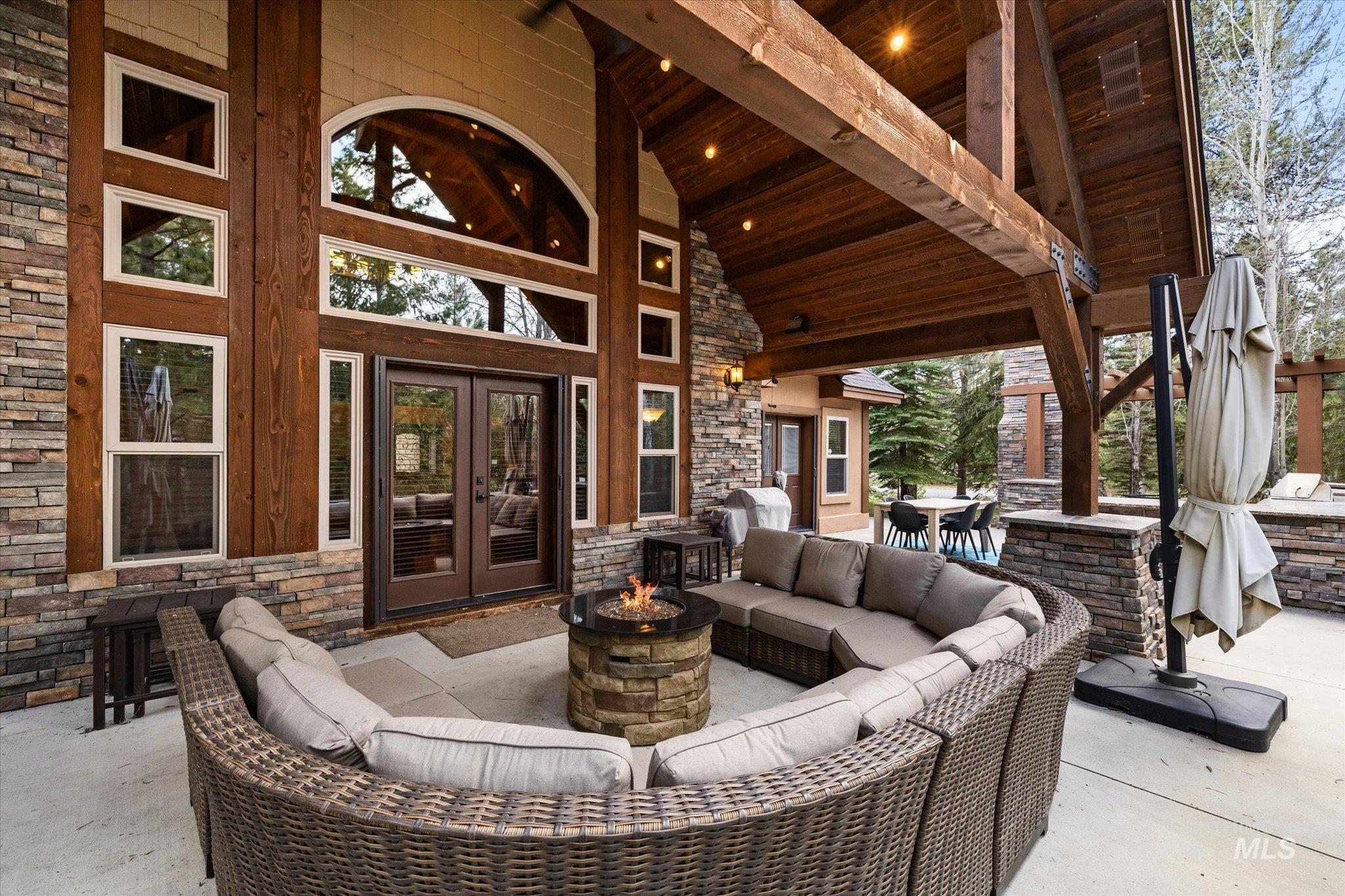 14 POINTE AT GOLDFORK CT, Donnelly, Idaho 83615, 4 Bedrooms, 4.5 Bathrooms, Residential For Sale, Price $1,722,000, 98984708