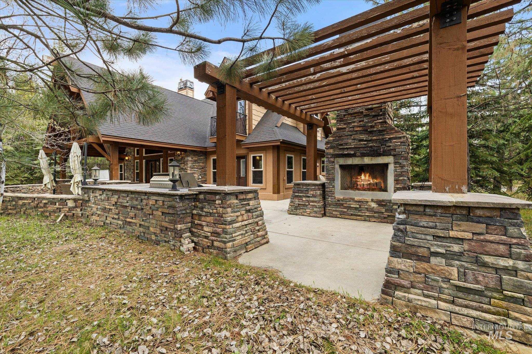 14 POINTE AT GOLDFORK CT, Donnelly, Idaho 83615, 4 Bedrooms, 4.5 Bathrooms, Residential For Sale, Price $1,722,000, 98984708