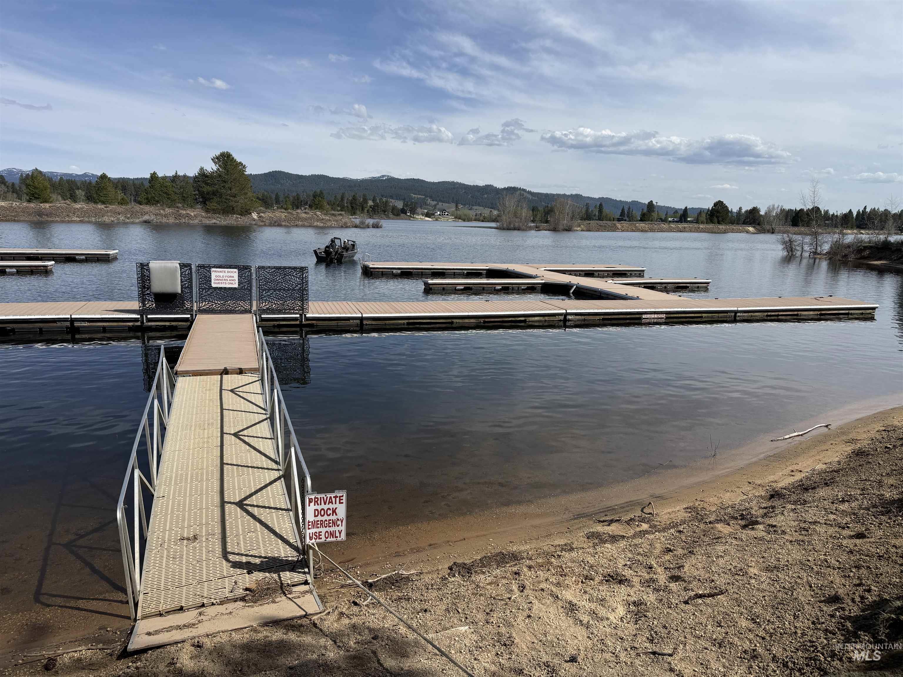 14 POINTE AT GOLDFORK CT, Donnelly, Idaho 83615, 4 Bedrooms, 4.5 Bathrooms, Residential For Sale, Price $1,670,000, 98984708
