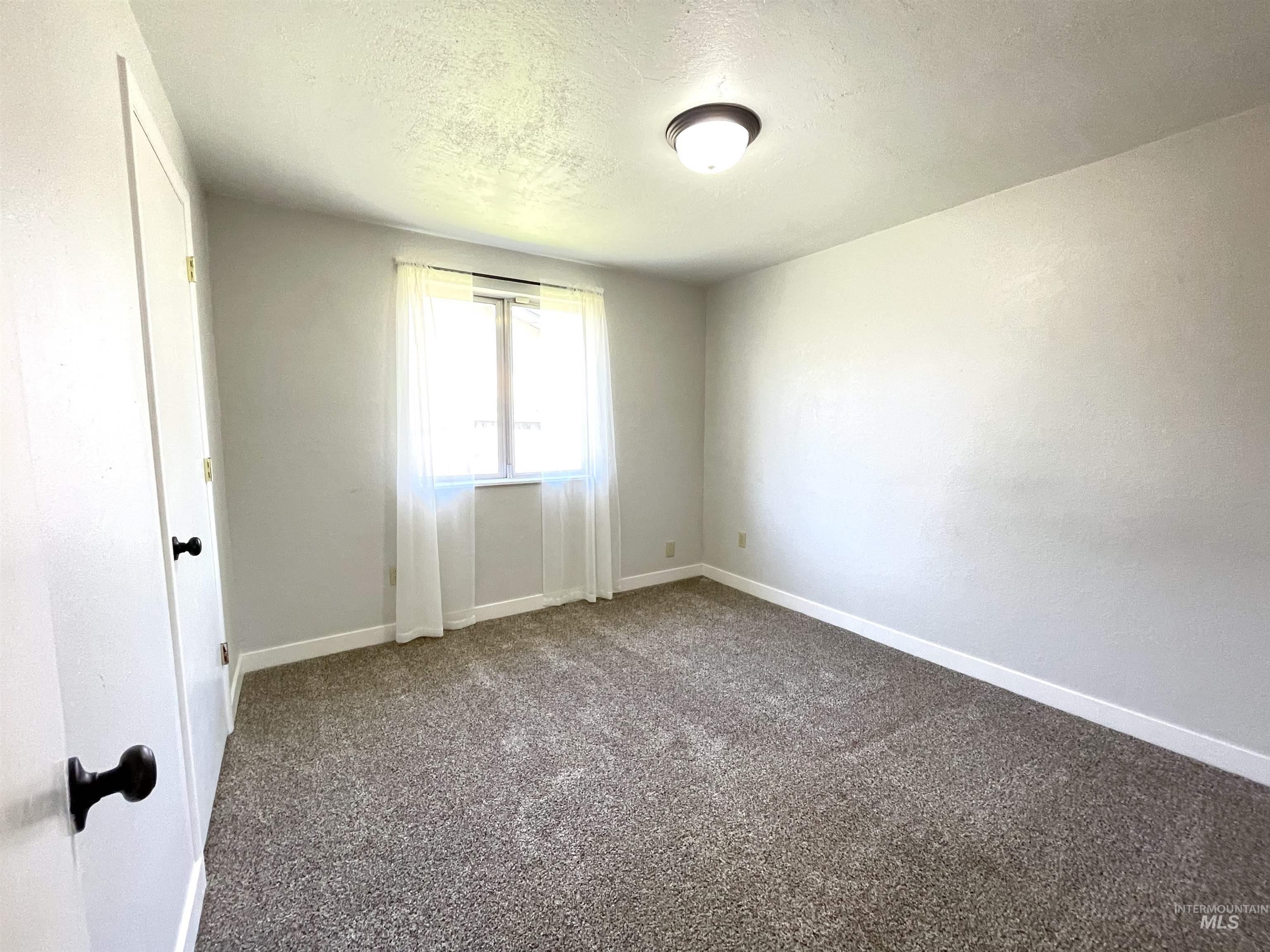207 E Omaha St., Caldwell, Idaho 83605, 5 Bedrooms, 2 Bathrooms, Residential For Sale, Price $360,000, 98984709