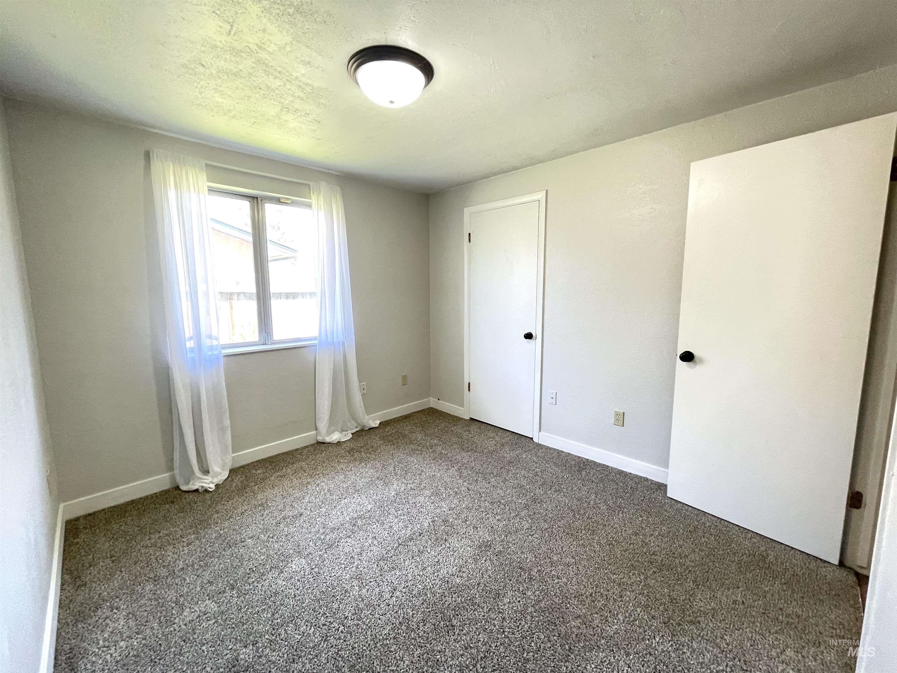 207 E Omaha St., Caldwell, Idaho 83605, 5 Bedrooms, 2 Bathrooms, Residential For Sale, Price $360,000, 98984709