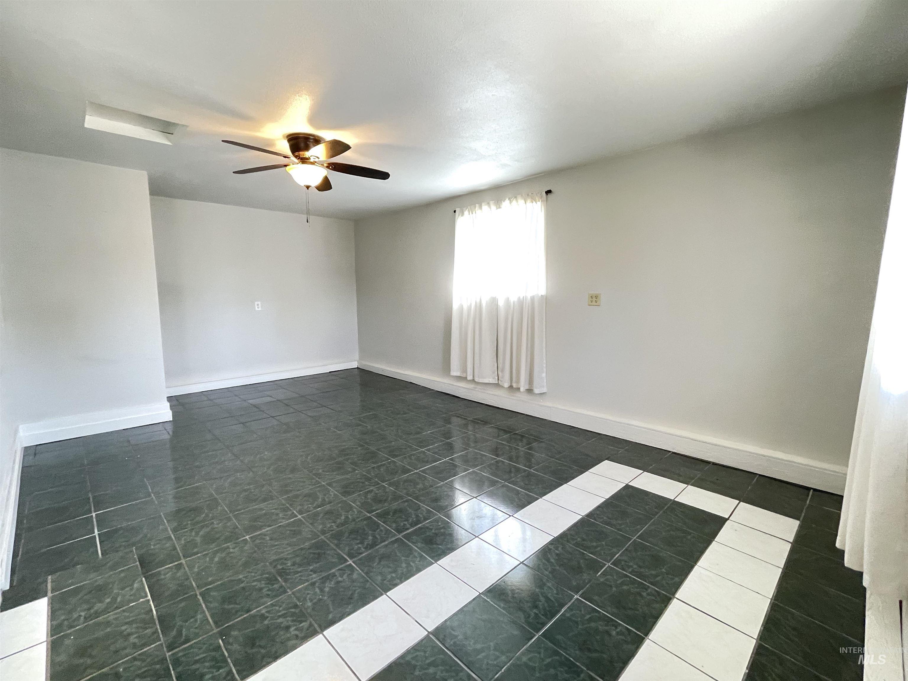 207 E Omaha St., Caldwell, Idaho 83605, 5 Bedrooms, 2 Bathrooms, Residential For Sale, Price $360,000, 98984709