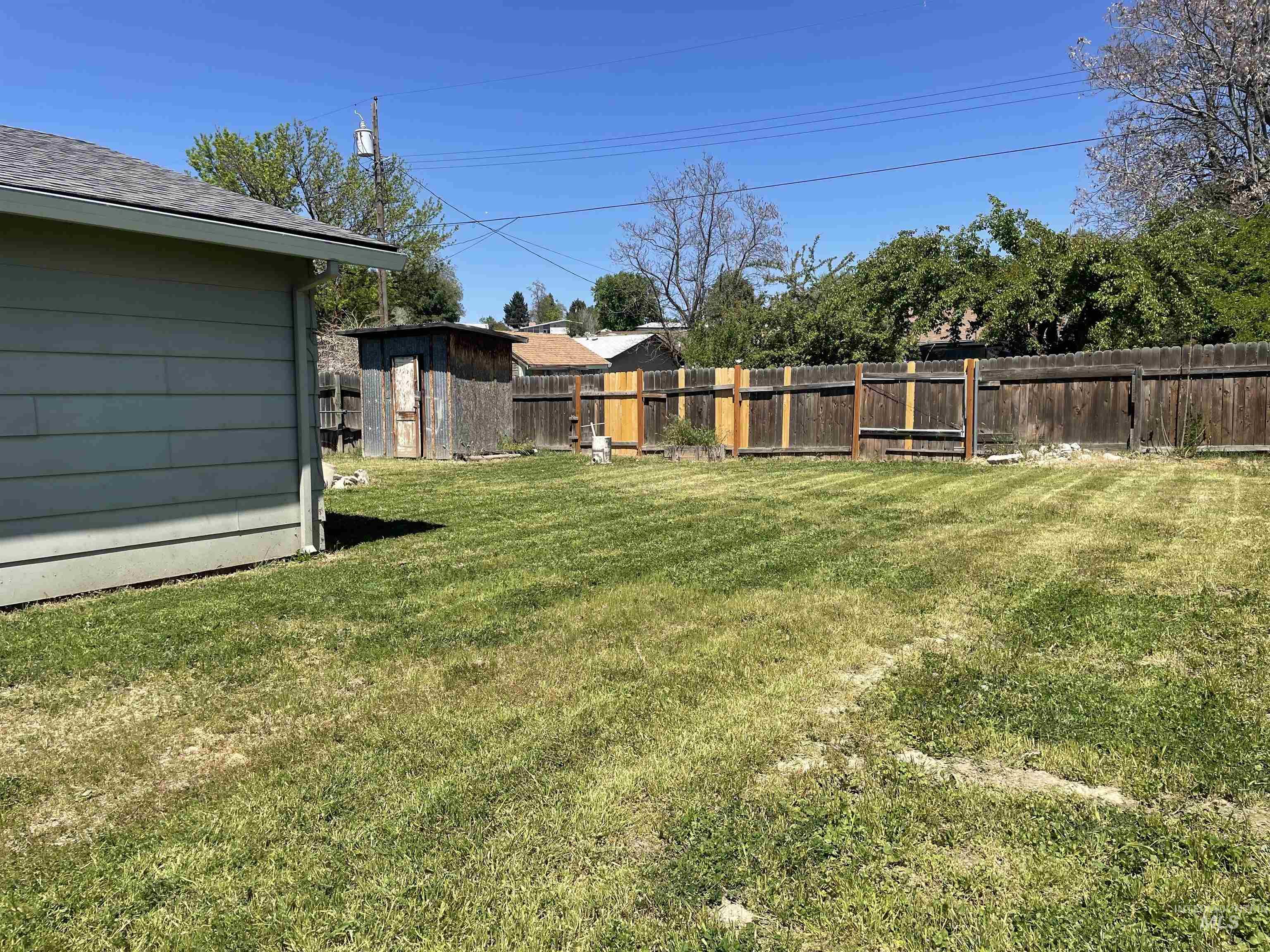 207 E Omaha St., Caldwell, Idaho 83605, 5 Bedrooms, 2 Bathrooms, Residential For Sale, Price $360,000, 98984709