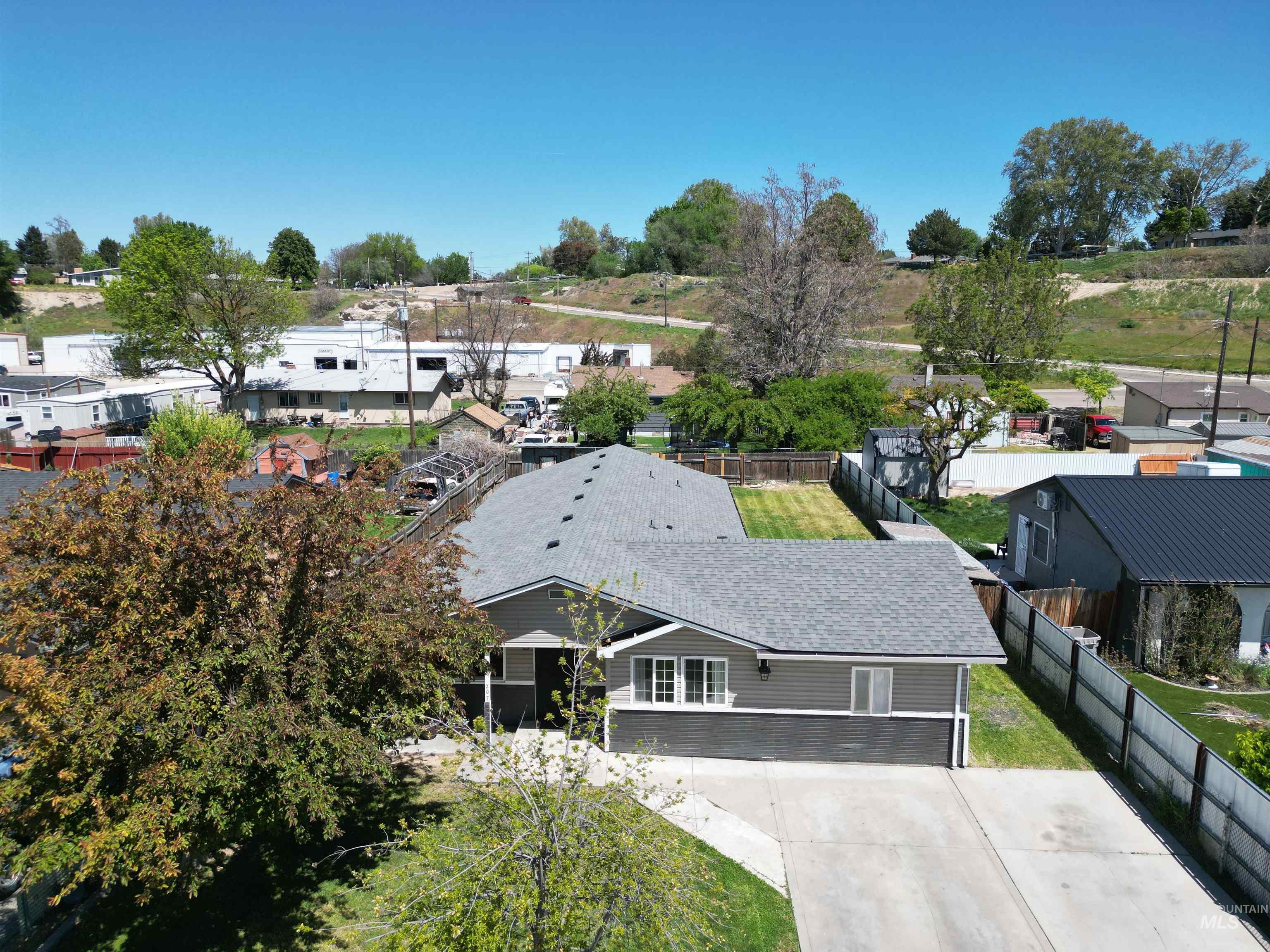 207 E Omaha St., Caldwell, Idaho 83605, 5 Bedrooms, 2 Bathrooms, Residential For Sale, Price $360,000, 98984709