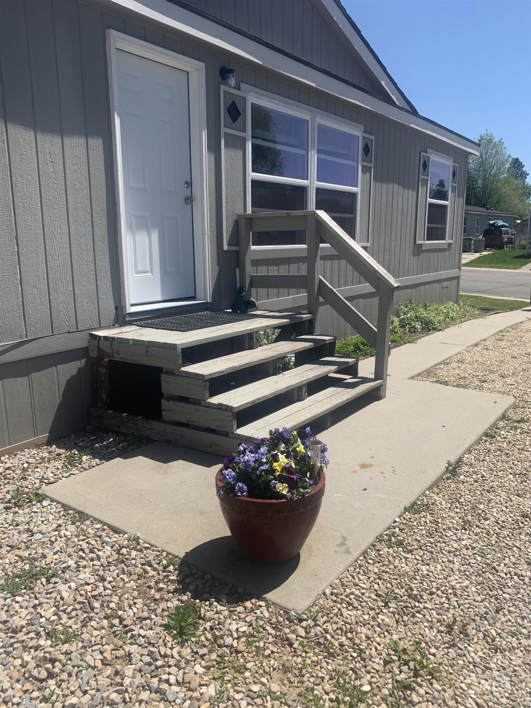 524 W Mesquite St, Boise, Idaho 83713, 3 Bedrooms, 2 Bathrooms, Residential For Sale, Price $114,900, 98984716
