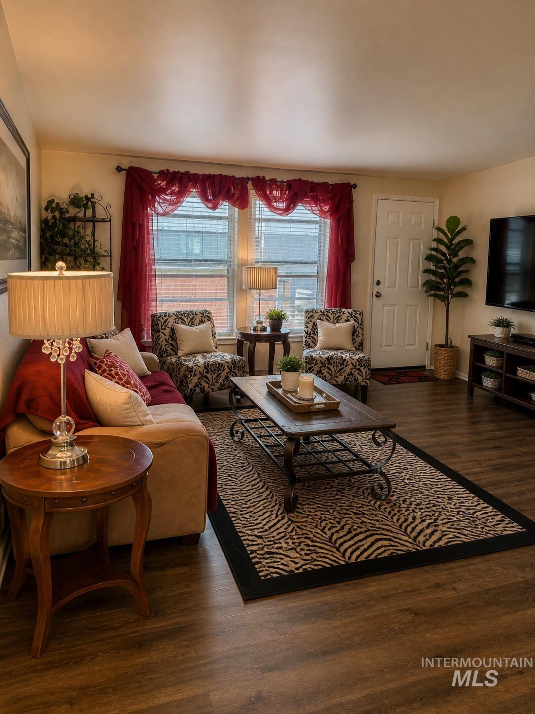 524 W Mesquite St, Boise, Idaho 83713, 3 Bedrooms, 2 Bathrooms, Residential For Sale, Price $114,900, 98984716