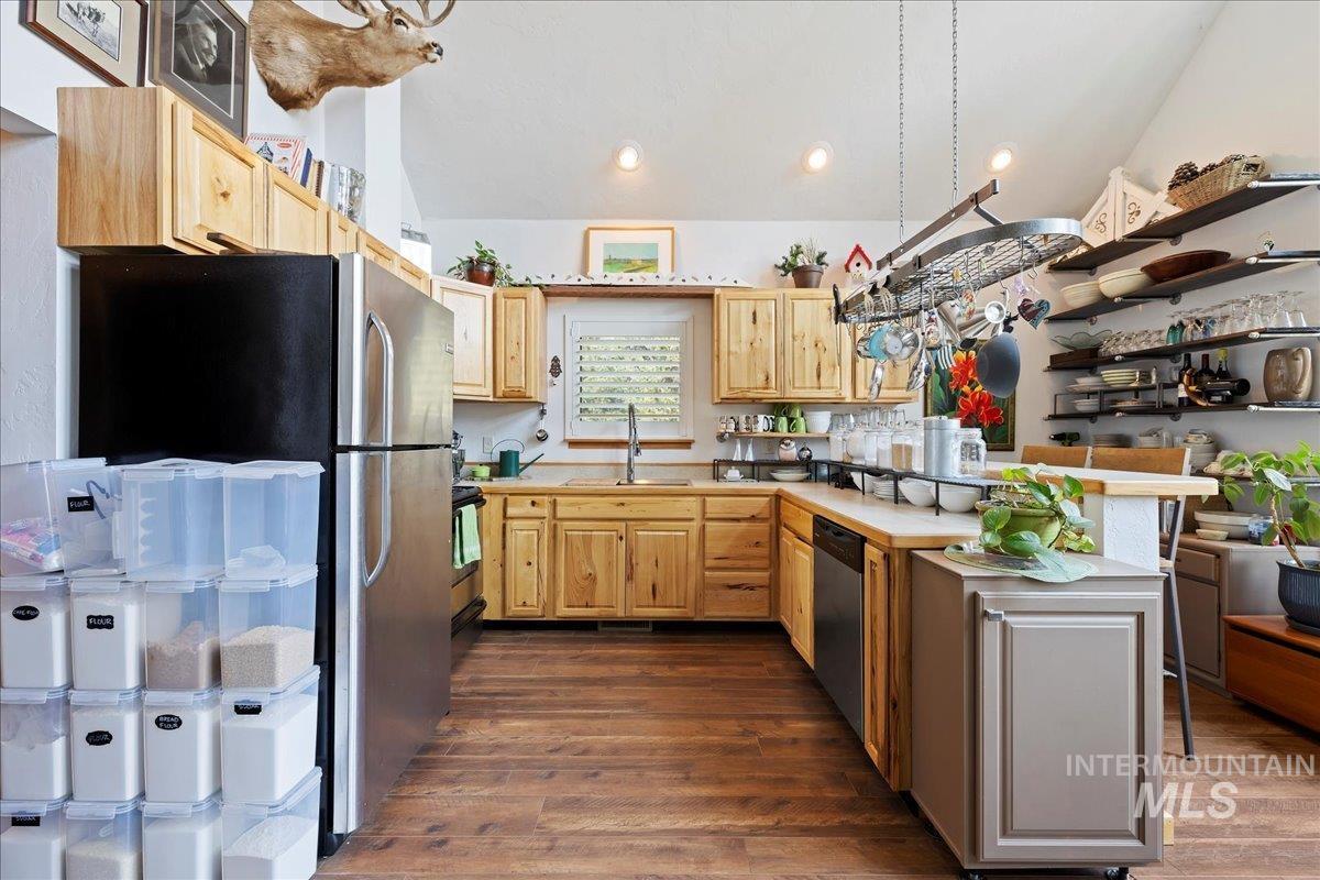 70 Castle Mountain Dr, Garden Valley, Idaho 83622, 2 Bedrooms, 2 Bathrooms, Residential For Sale, Price $575,000,MLS 98984717