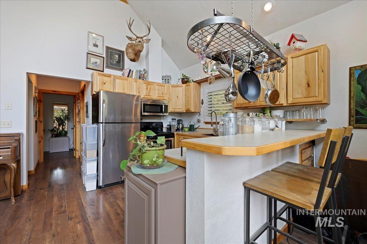 70 Castle Mountain Dr, Garden Valley, Idaho 83622, 2 Bedrooms, 2 Bathrooms, Residential For Sale, Price $575,000,MLS 98984717