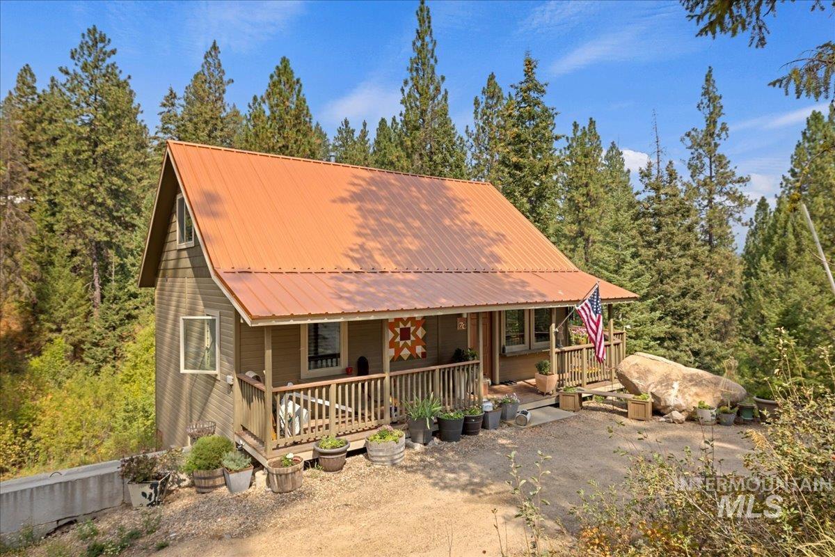 70 Castle Mountain Dr, Garden Valley, Idaho 83622, 2 Bedrooms, 2 Bathrooms, Residential For Sale, Price $575,000,MLS 98984717