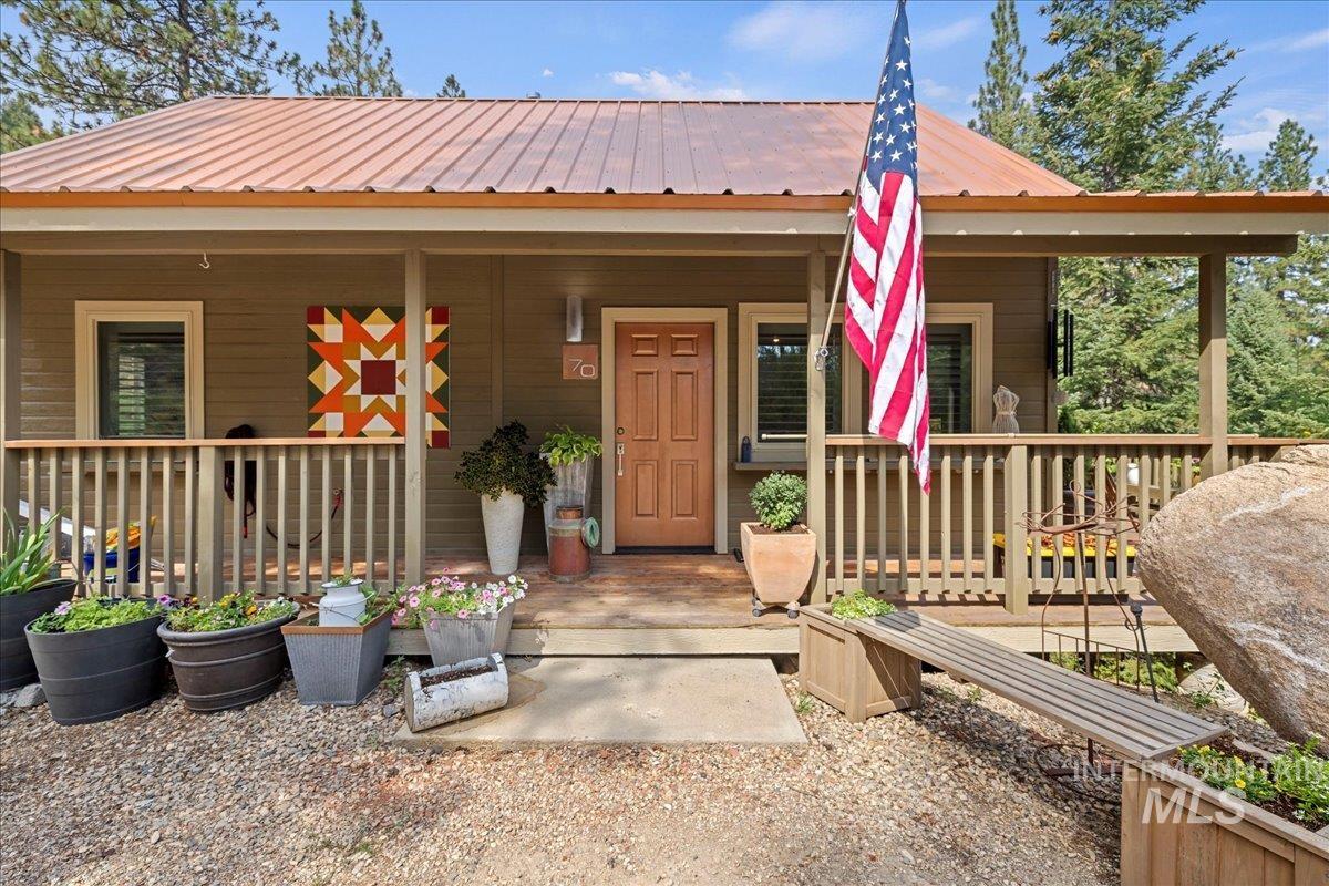 70 Castle Mountain Dr, Garden Valley, Idaho 83622, 2 Bedrooms, 2 Bathrooms, Residential For Sale, Price $575,000,MLS 98984717