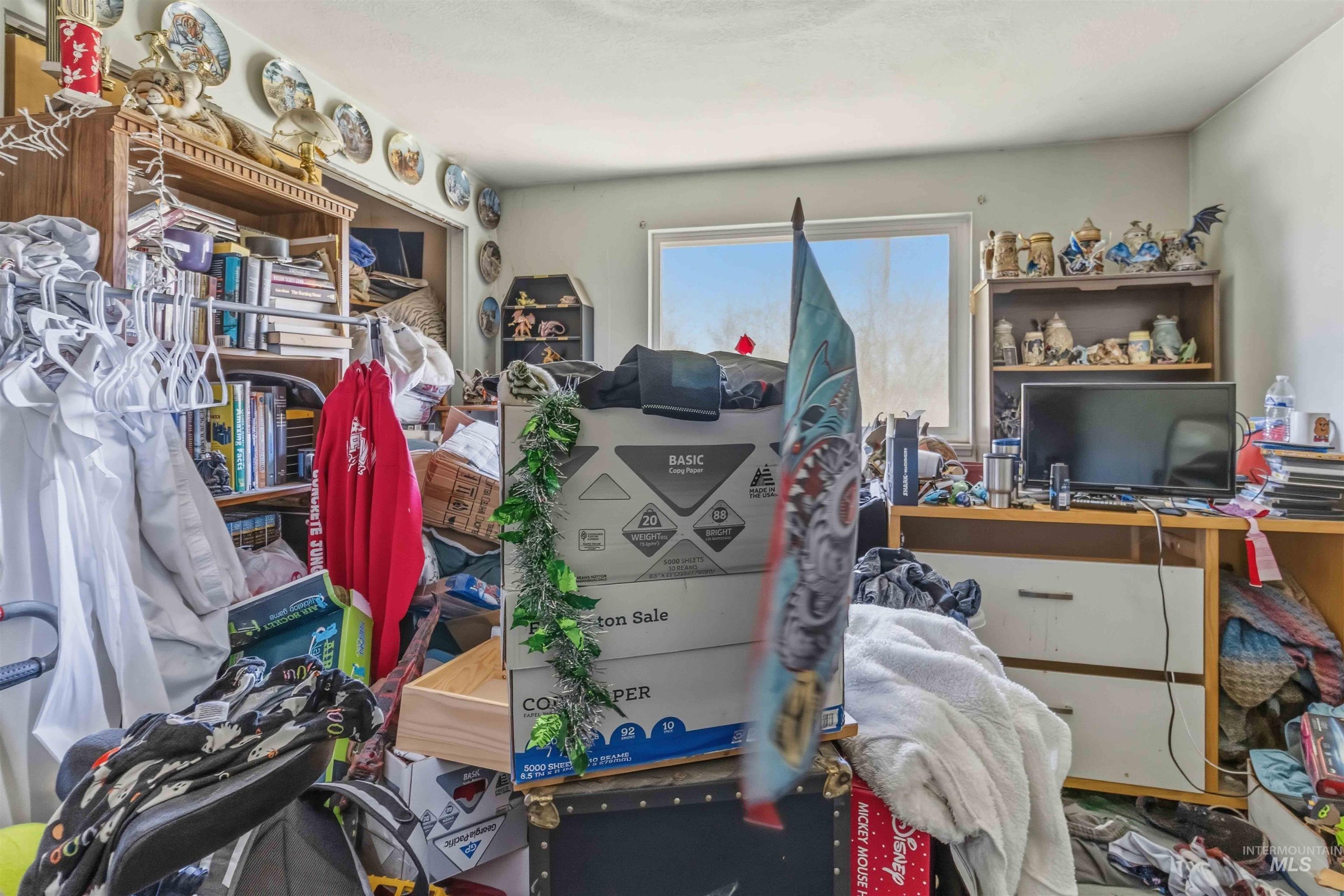 903 N Manville St, Boise, Idaho 83706, 5 Bedrooms, 2 Bathrooms, Residential For Sale, Price $349,900, 98984729