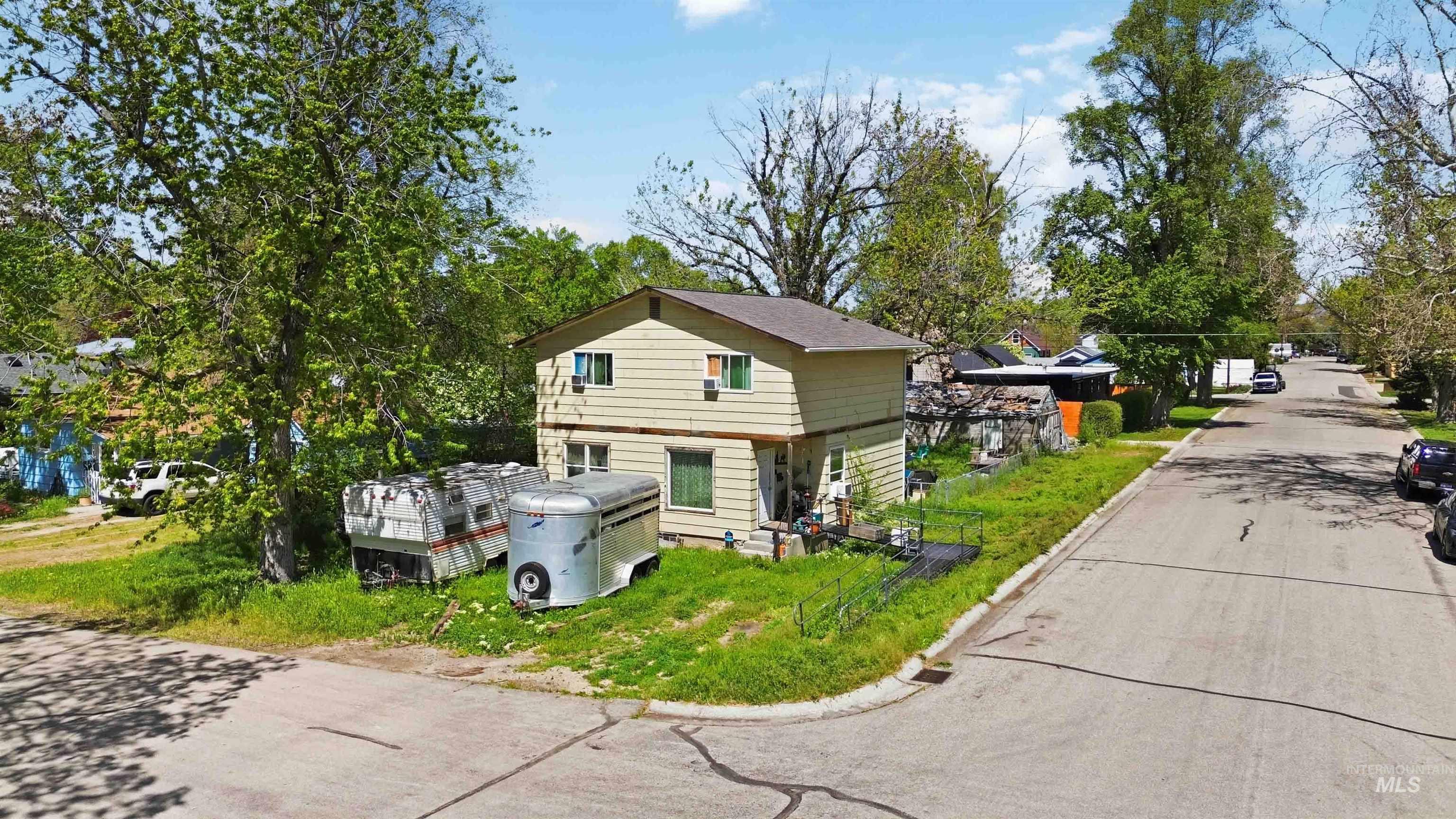 903 N Manville St, Boise, Idaho 83706, 5 Bedrooms, 2 Bathrooms, Residential For Sale, Price $349,900, 98984729