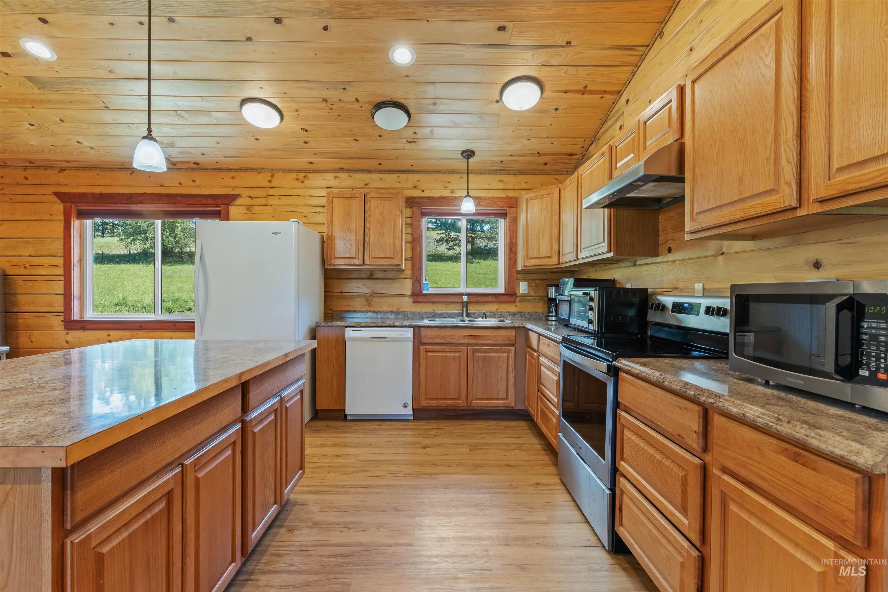 830 Leitch Creek Road, Kooskia, Idaho 83539, 3 Bedrooms, 2 Bathrooms, Residential For Sale, Price $689,900,MLS 98984731