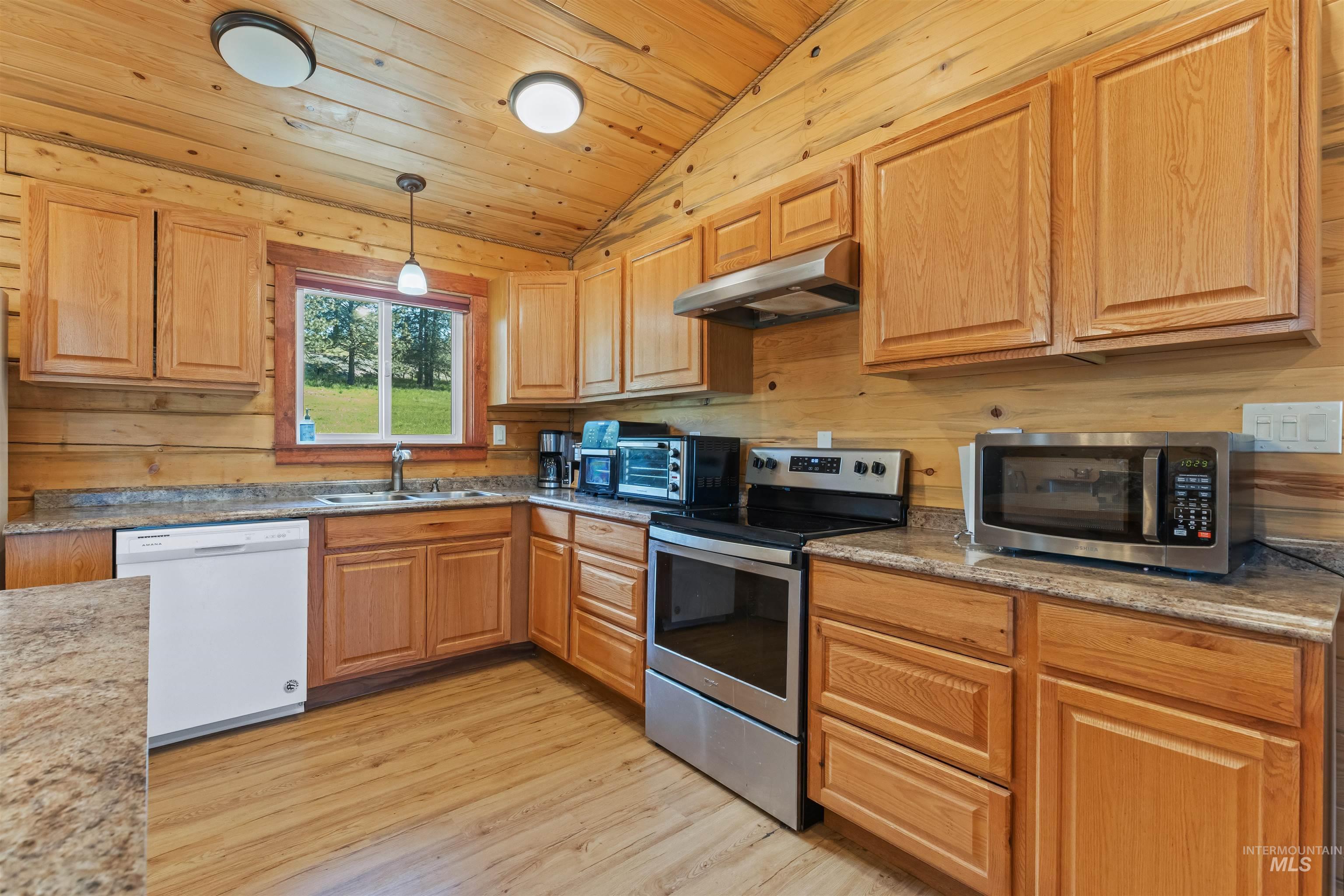 830 Leitch Creek Road, Kooskia, Idaho 83539, 3 Bedrooms, 2 Bathrooms, Residential For Sale, Price $689,900,MLS 98984731