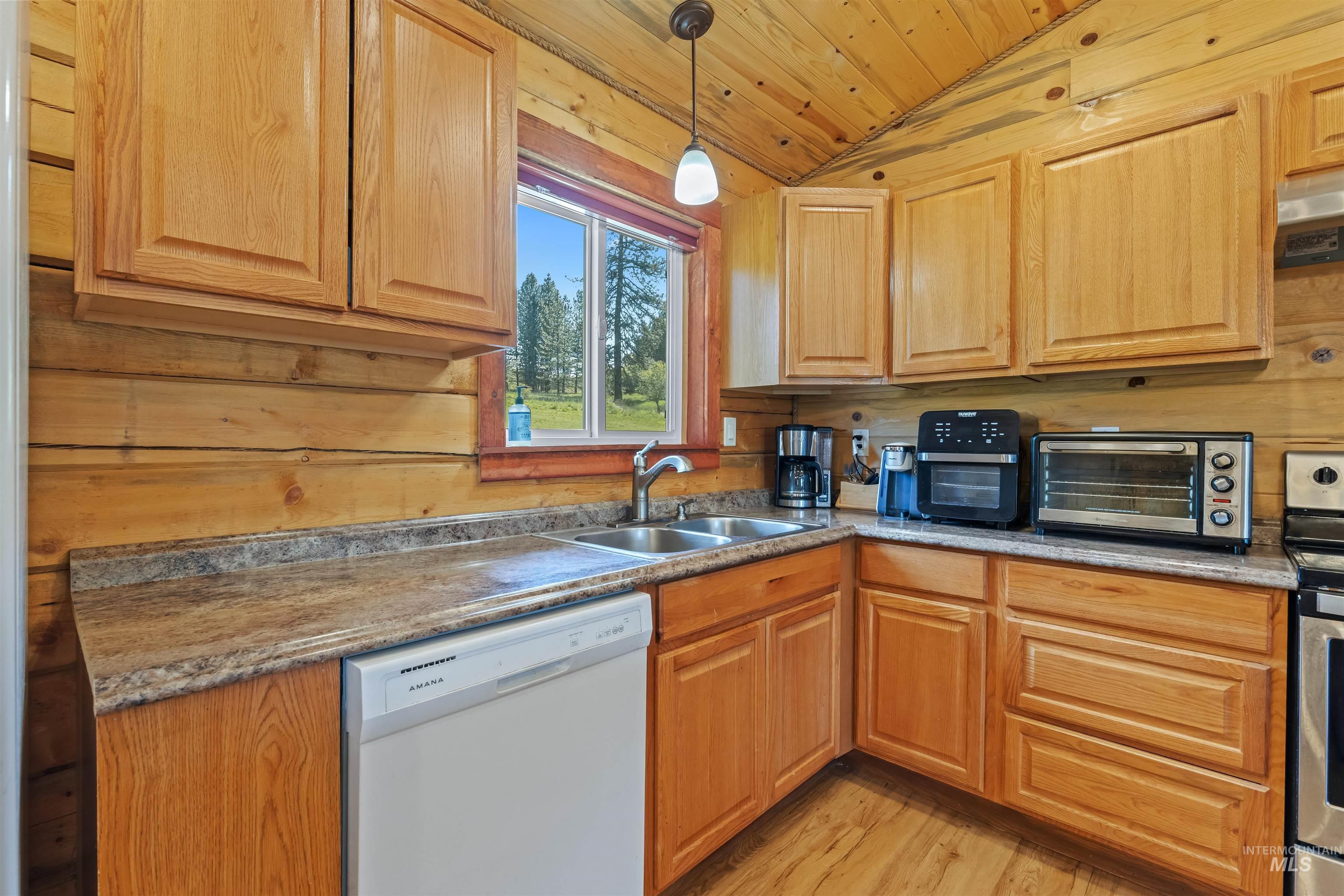 830 Leitch Creek Road, Kooskia, Idaho 83539, 3 Bedrooms, 2 Bathrooms, Residential For Sale, Price $689,900,MLS 98984731